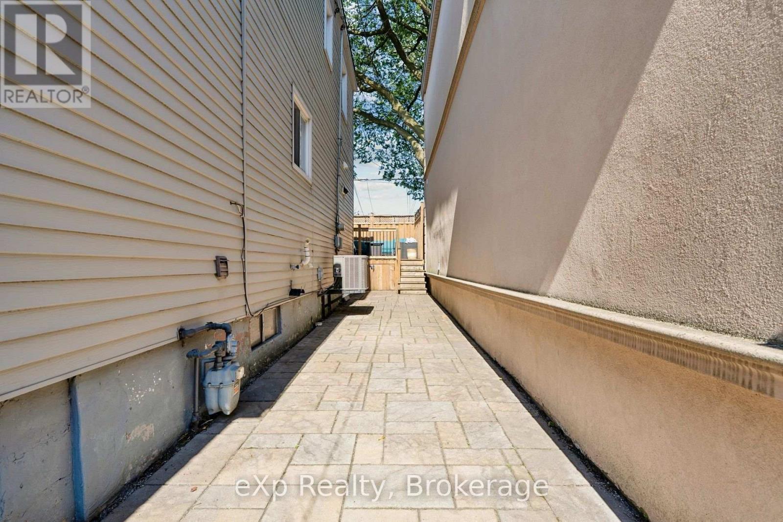 313 Bartlett Avenue N, Toronto, Ontario  M6H 3G8 - Photo 41 - W13539904