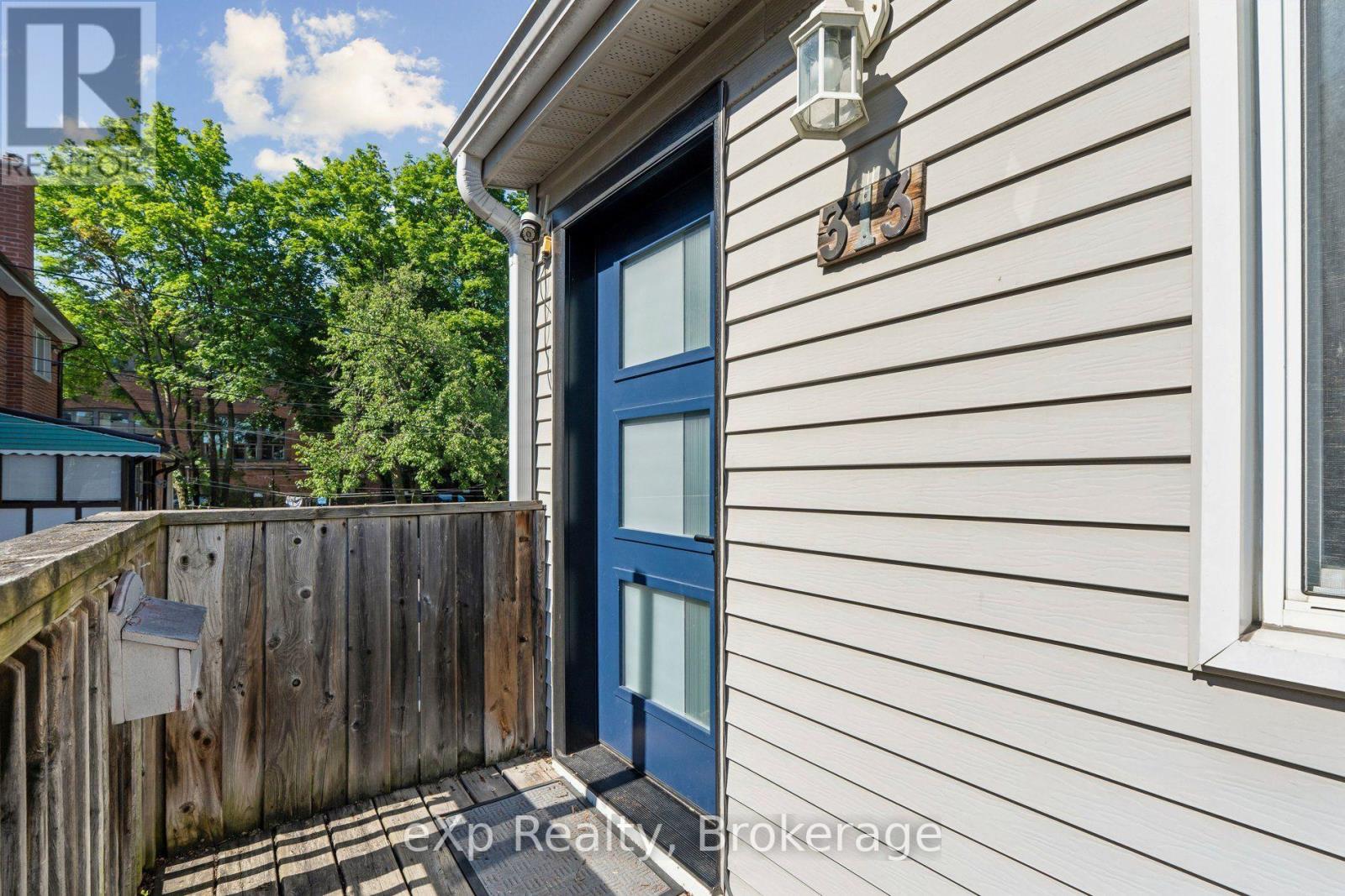 313 Bartlett Avenue N, Toronto, Ontario  M6H 3G8 - Photo 5 - W13539904