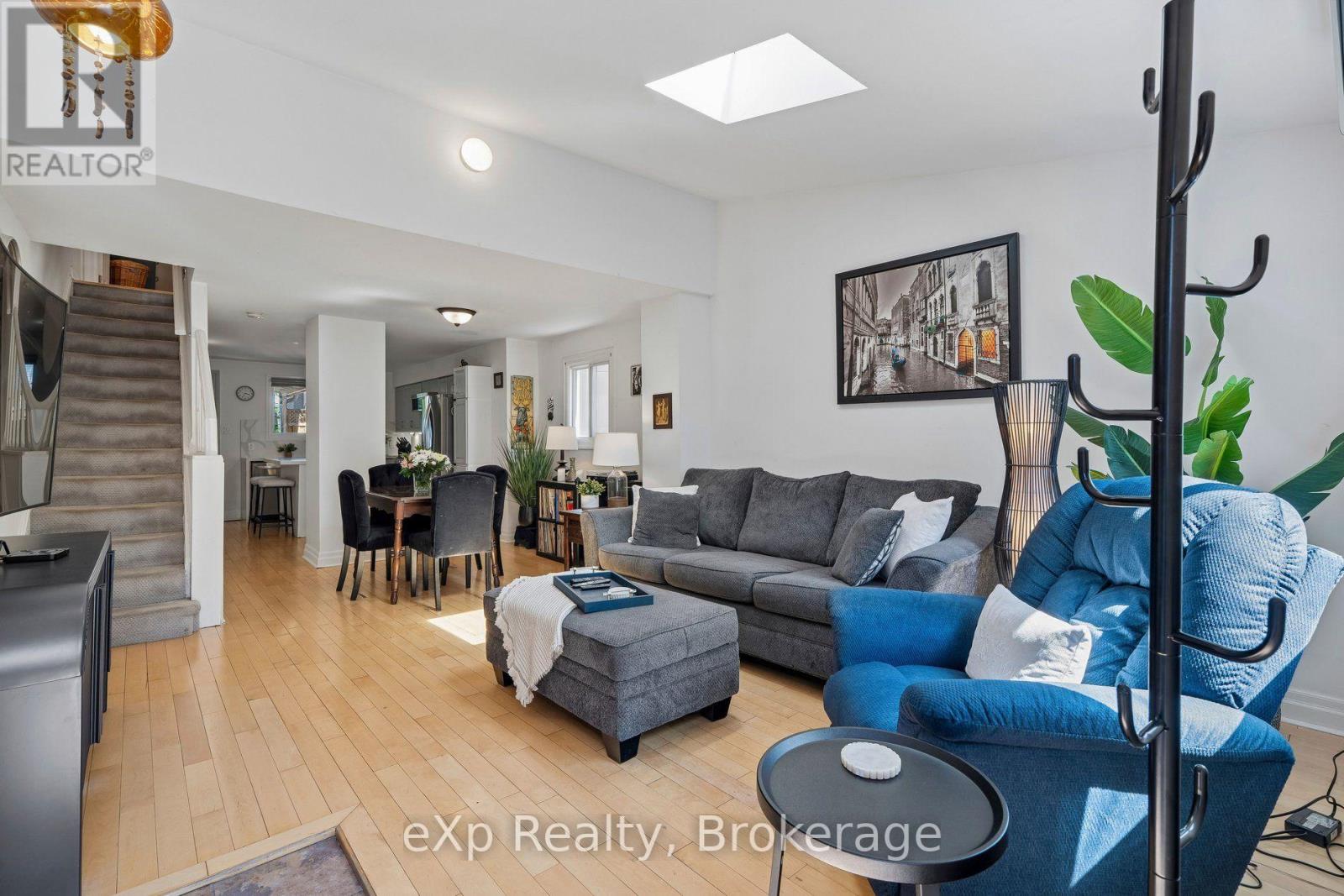 313 Bartlett Avenue N, Toronto, Ontario  M6H 3G8 - Photo 8 - W13539904