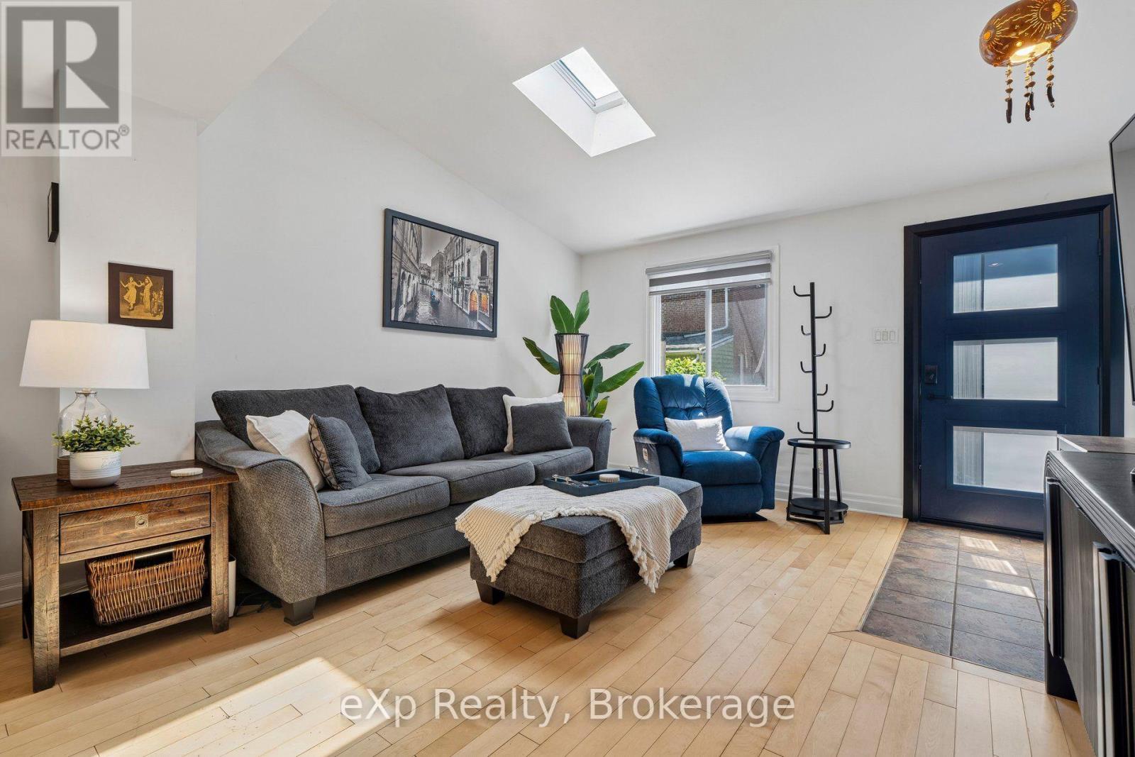 313 Bartlett Avenue N, Toronto, Ontario  M6H 3G8 - Photo 9 - W13539904