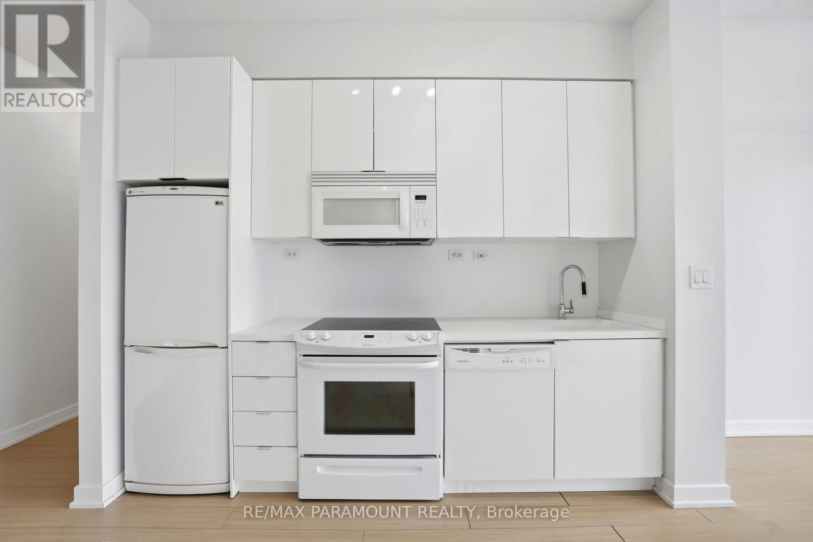 1905 - 10 Capreol Court, Toronto, Ontario  M5V 4B3 - Photo 7 - C13539992