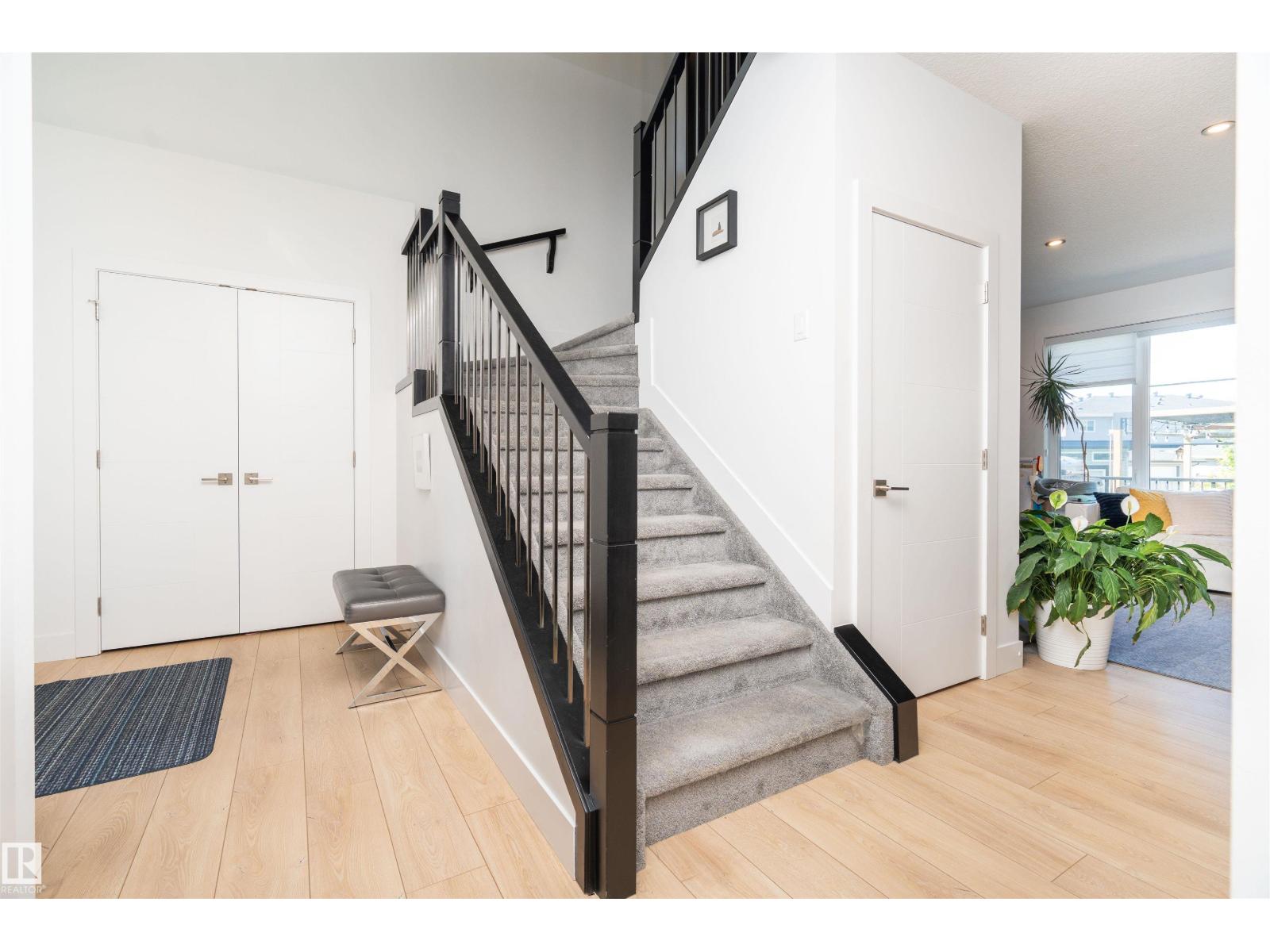 4714 Charles Bay SW, Edmonton, Alberta  T6W 3H1 - Photo 4 - E4497616
