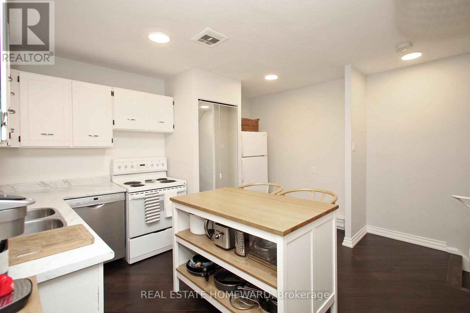 50 Battenberg Avenue, Toronto, Ontario  M4L 1J8 - Photo 10 - E13540018