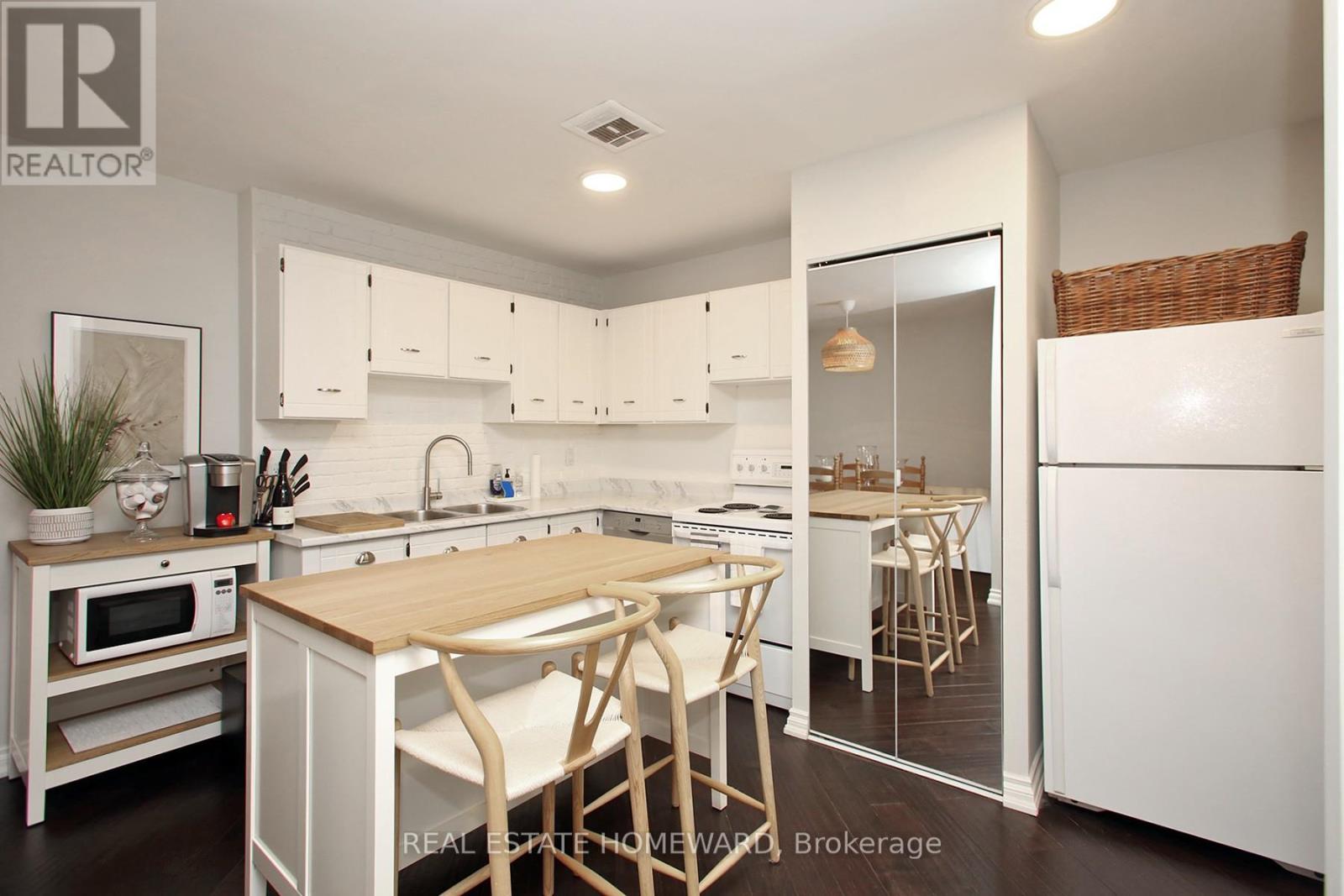 50 Battenberg Avenue, Toronto, Ontario  M4L 1J8 - Photo 12 - E13540018