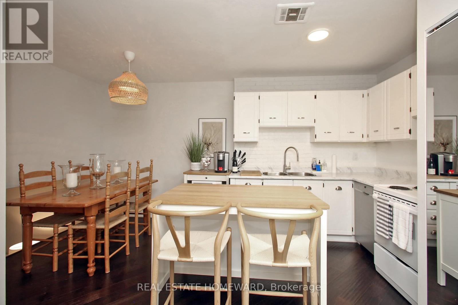 50 Battenberg Avenue, Toronto, Ontario  M4L 1J8 - Photo 13 - E13540018