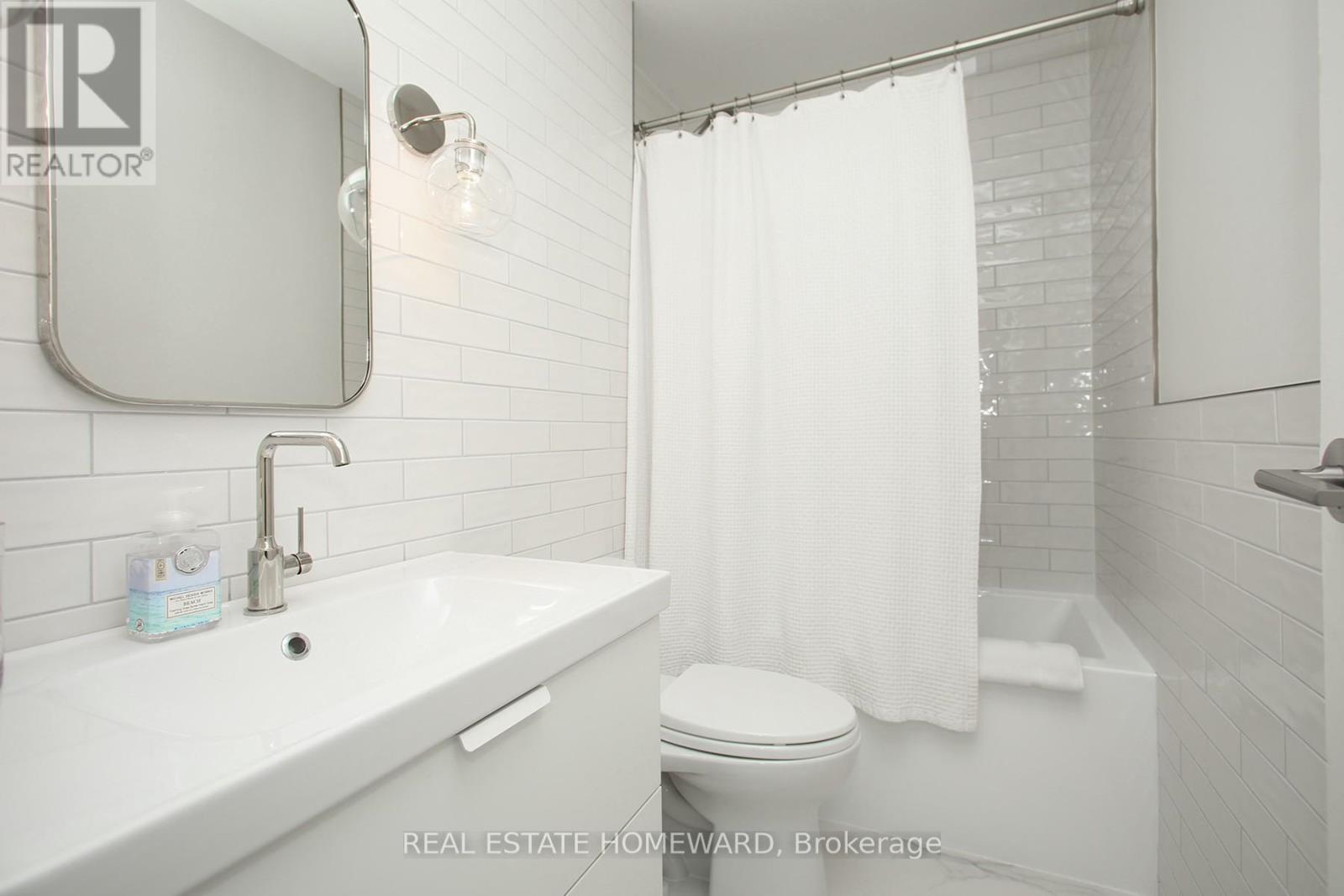 50 Battenberg Avenue, Toronto, Ontario  M4L 1J8 - Photo 21 - E13540018