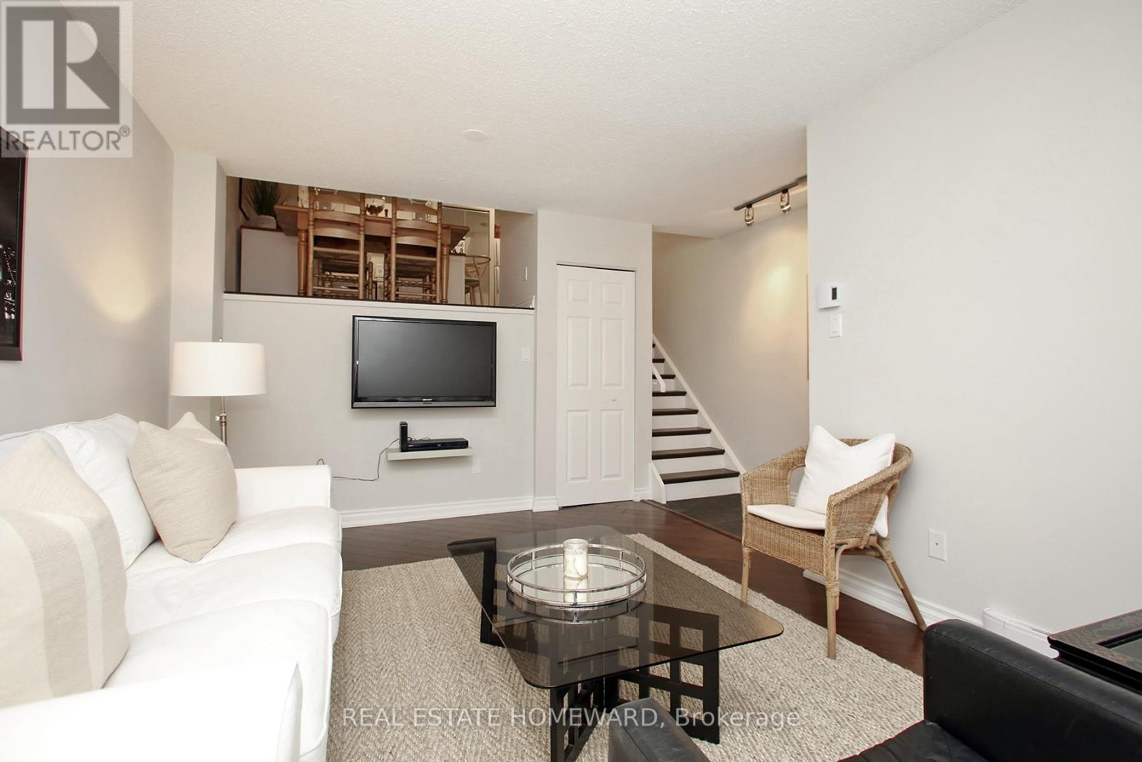 50 Battenberg Avenue, Toronto, Ontario  M4L 1J8 - Photo 4 - E13540018