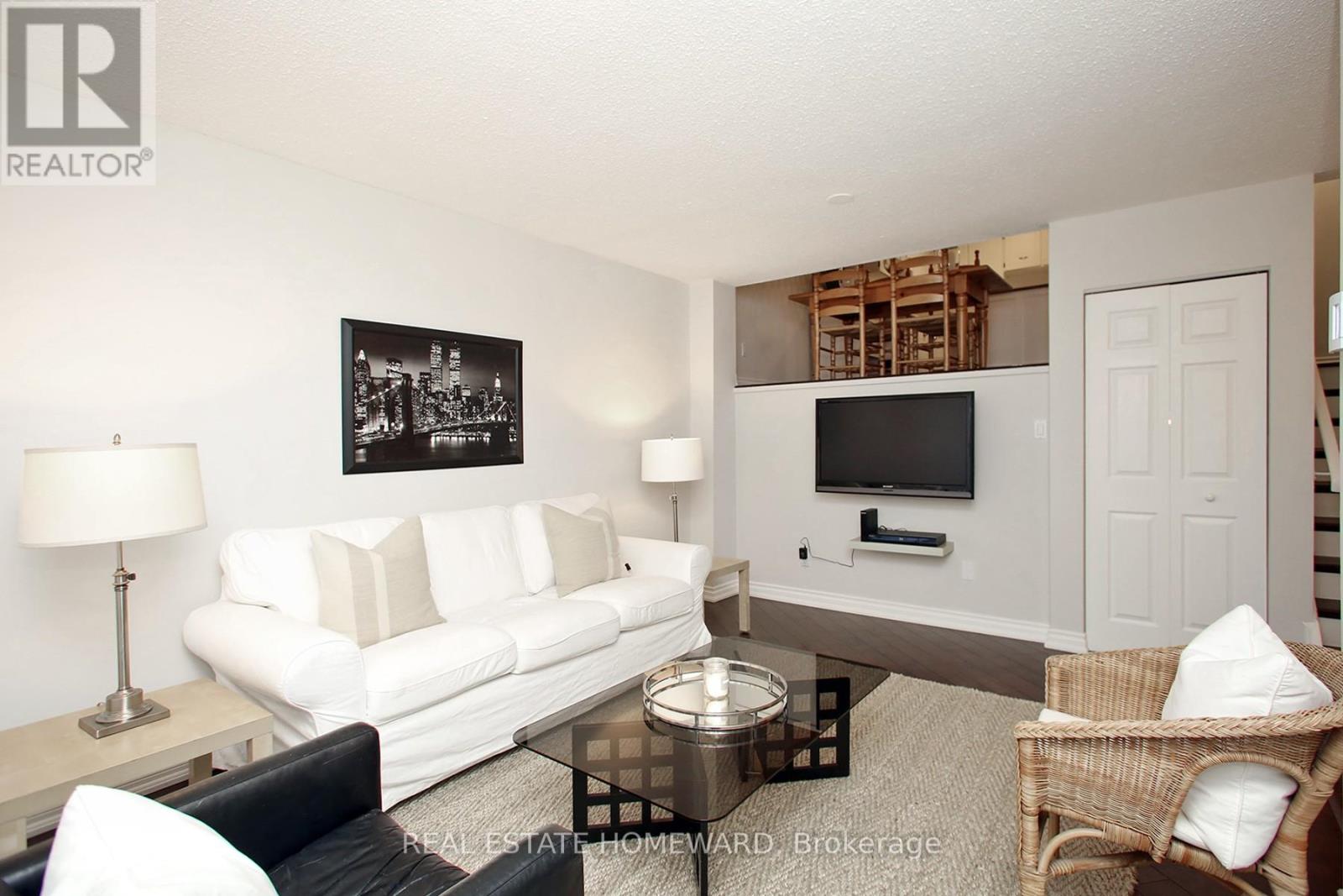 50 Battenberg Avenue, Toronto, Ontario  M4L 1J8 - Photo 5 - E13540018