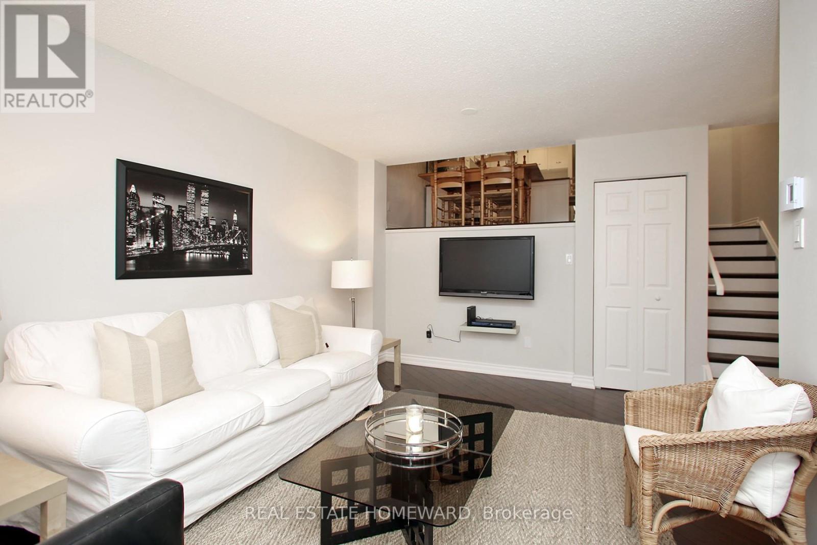 50 Battenberg Avenue, Toronto, Ontario  M4L 1J8 - Photo 6 - E13540018
