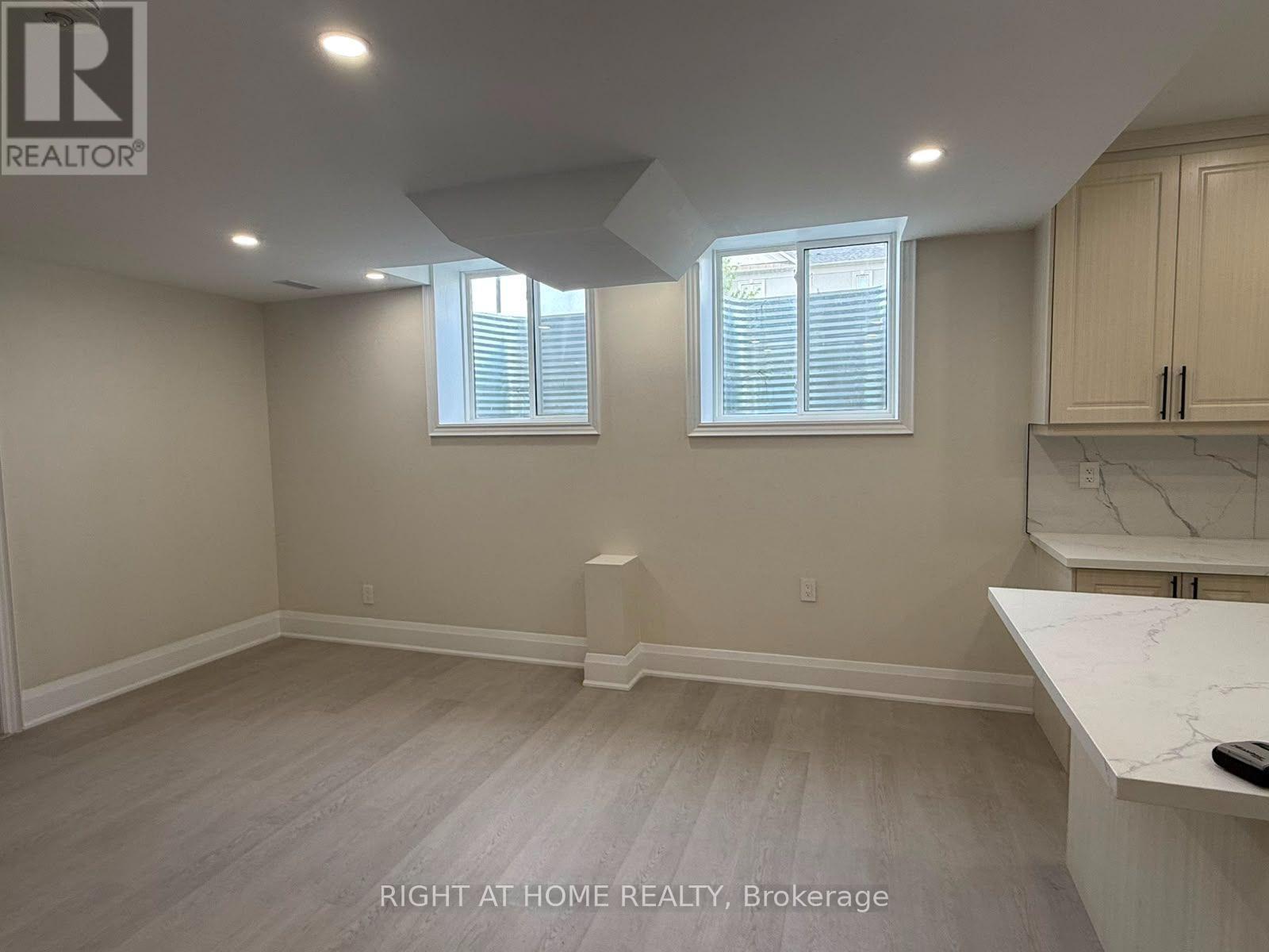 B - 2 Chesney Crescent, Vaughan, Ontario  L4H 4A7 - Photo 4 - N13539928
