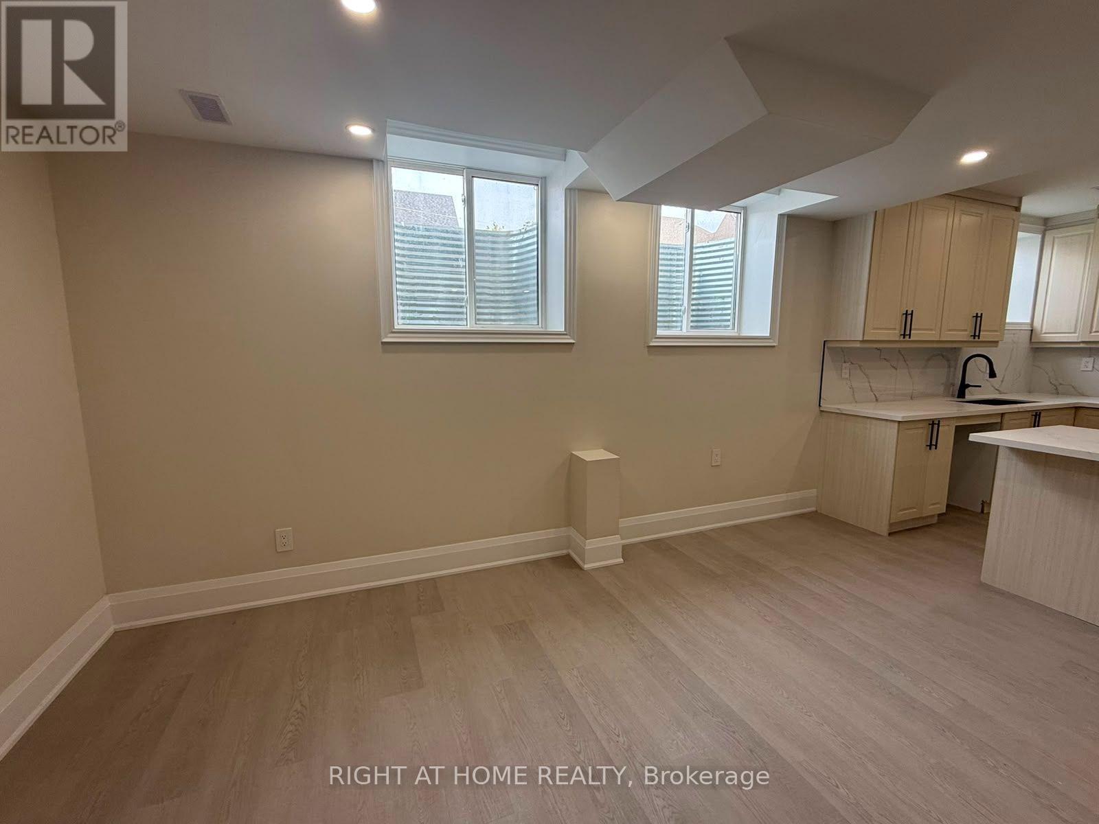 B - 2 Chesney Crescent, Vaughan, Ontario  L4H 4A7 - Photo 5 - N13539928