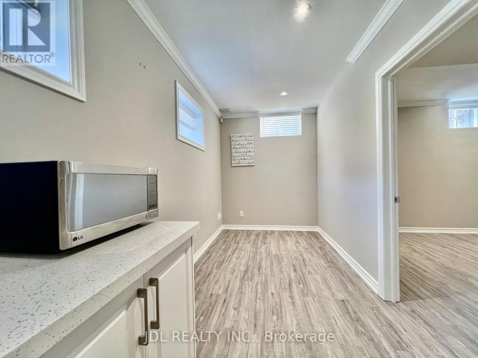 21 Brookgreene Crescent, Richmond Hill, Ontario  L4C 0M1 - Photo 7 - N13540010
