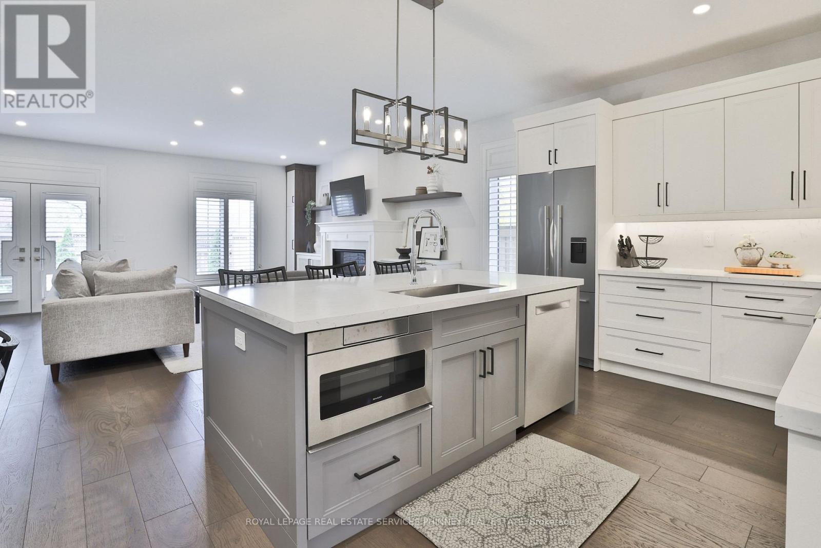6 Iroquois Avenue, Mississauga, Ontario  L5G 1M6 - Photo 4 - W13539920