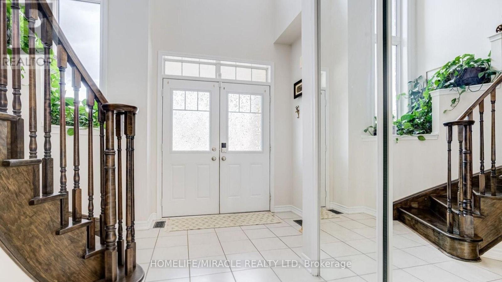 91 Tysonville Circle, Brampton, Ontario L7A 4B2 - Photo 3 - W13539994
