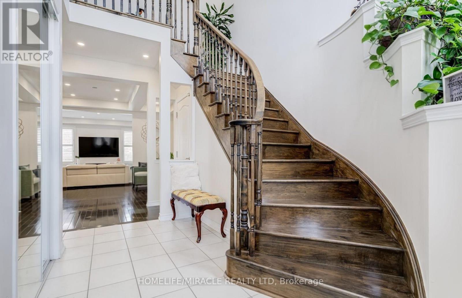 91 Tysonville Circle, Brampton, Ontario L7A 4B2 - Photo 4 - W13539994