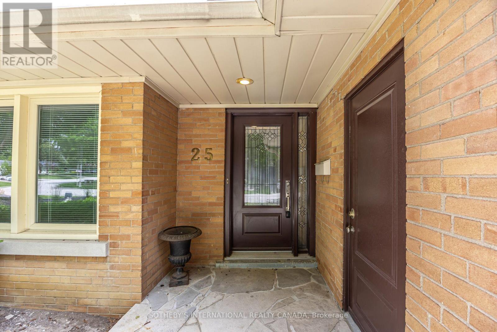 25 Abinger Crescent, Toronto, Ontario  M9B 2Y4 - Photo 3 - W13540072