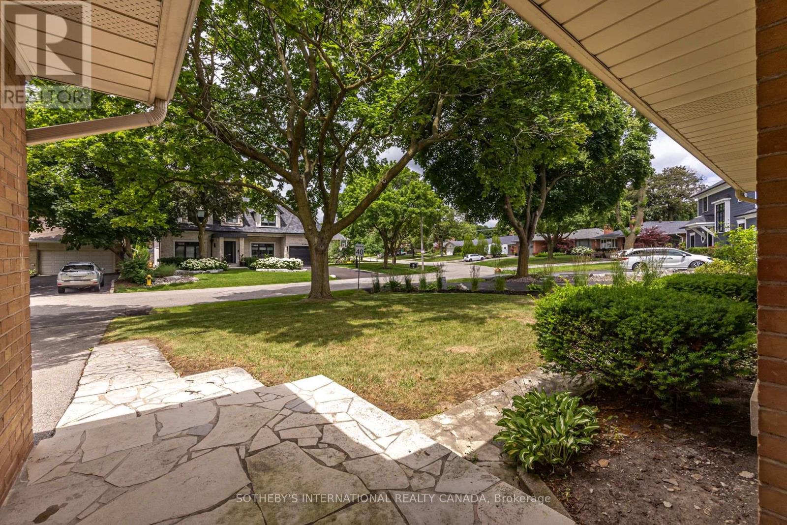25 Abinger Crescent, Toronto, Ontario  M9B 2Y4 - Photo 5 - W13540072