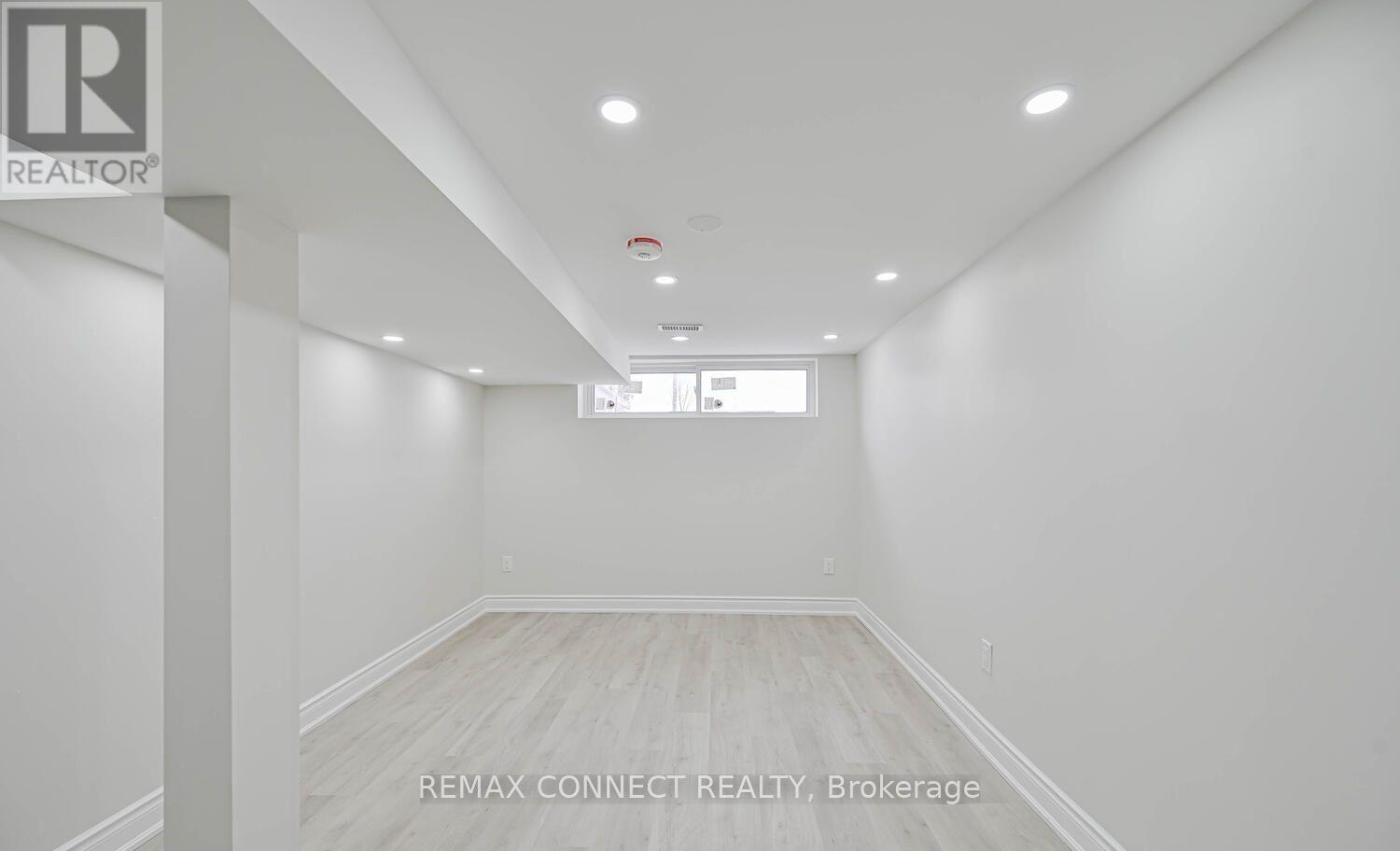 B - 55 B Taysham Crescent, Toronto, Ontario  M9V 1X1 - Photo 5 - W13540076