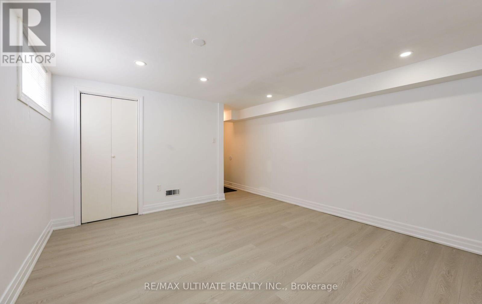 1255 Forestwood Drive, Mississauga, Ontario  L5C 1J2 - Photo 5 - W13537370