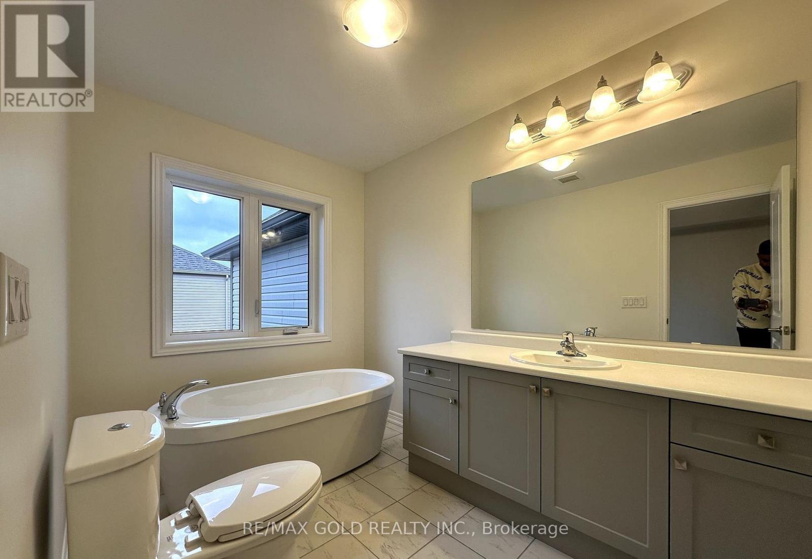 147 Broadacre Drive, Kitchener, Ontario  N2R 0S5 - Photo 24 - X13236668