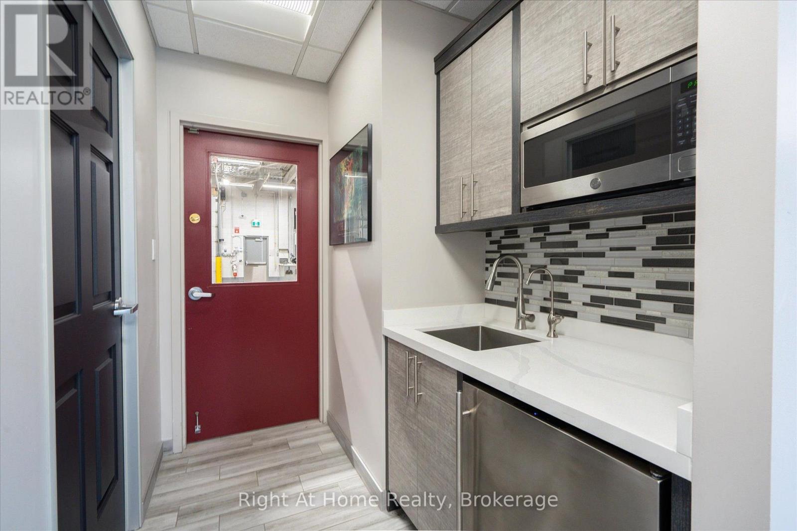 630 Euclid Street, Whitby, Ontario  L1N 5C2 - Photo 8 - E13540138