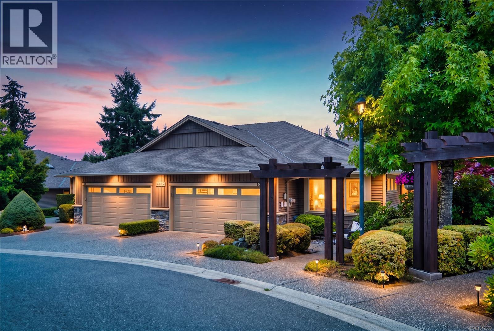 102 4472 Stonebridge Pl