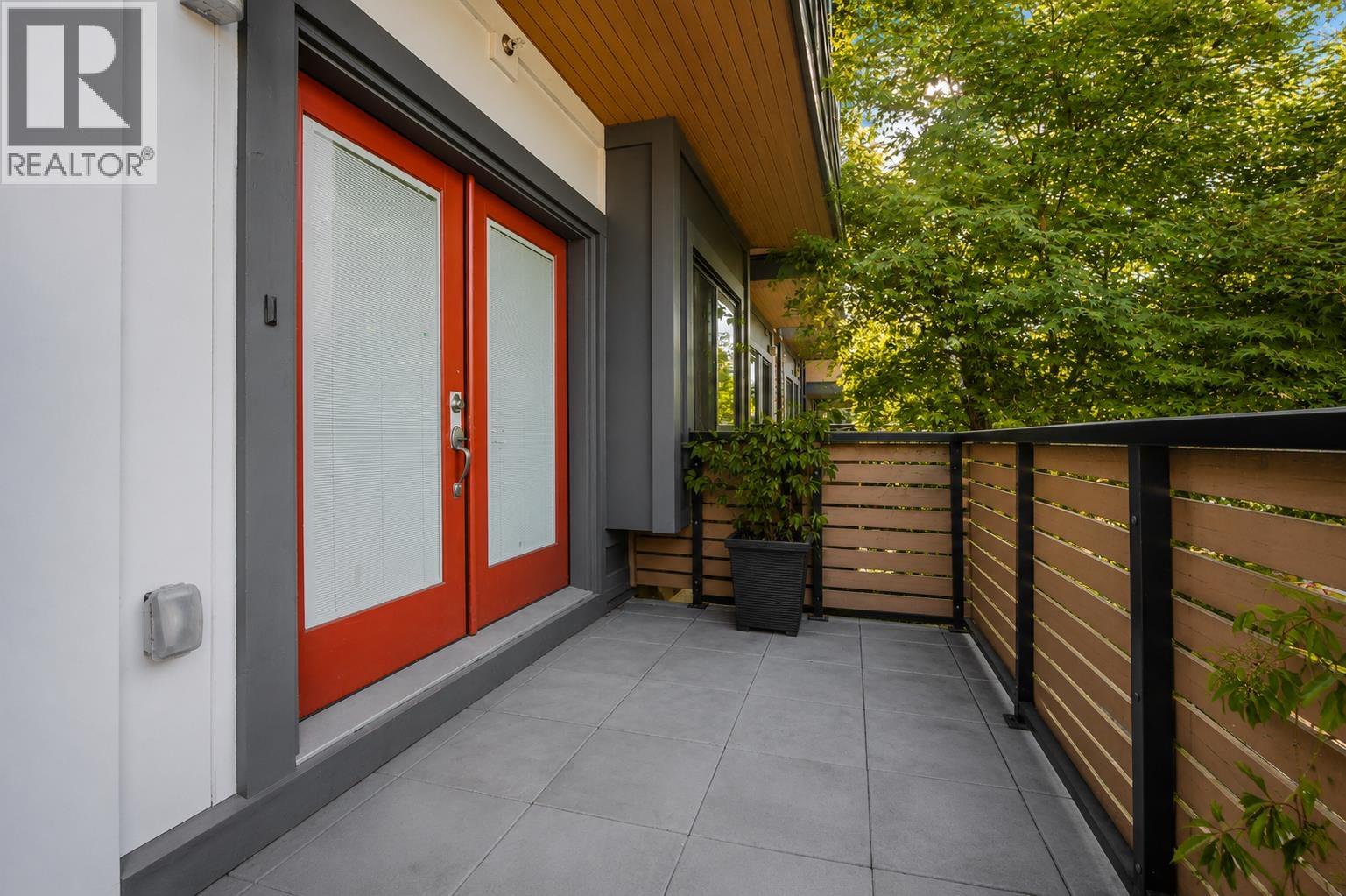 2412 Dundas Street, Vancouver, British Columbia  V5K 1P6 - Photo 2 - R3139967