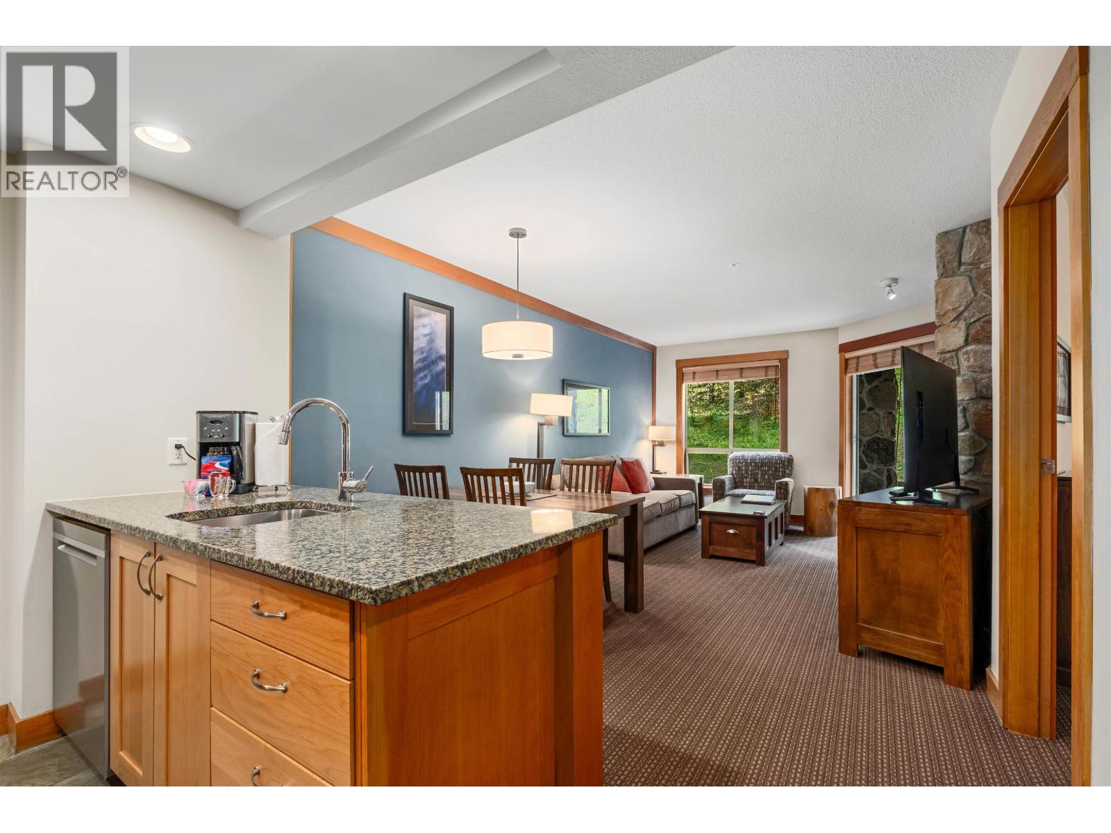 230b 2036 London Lane, Whistler, British Columbia  V8E 0N7 - Photo 3 - R3144184