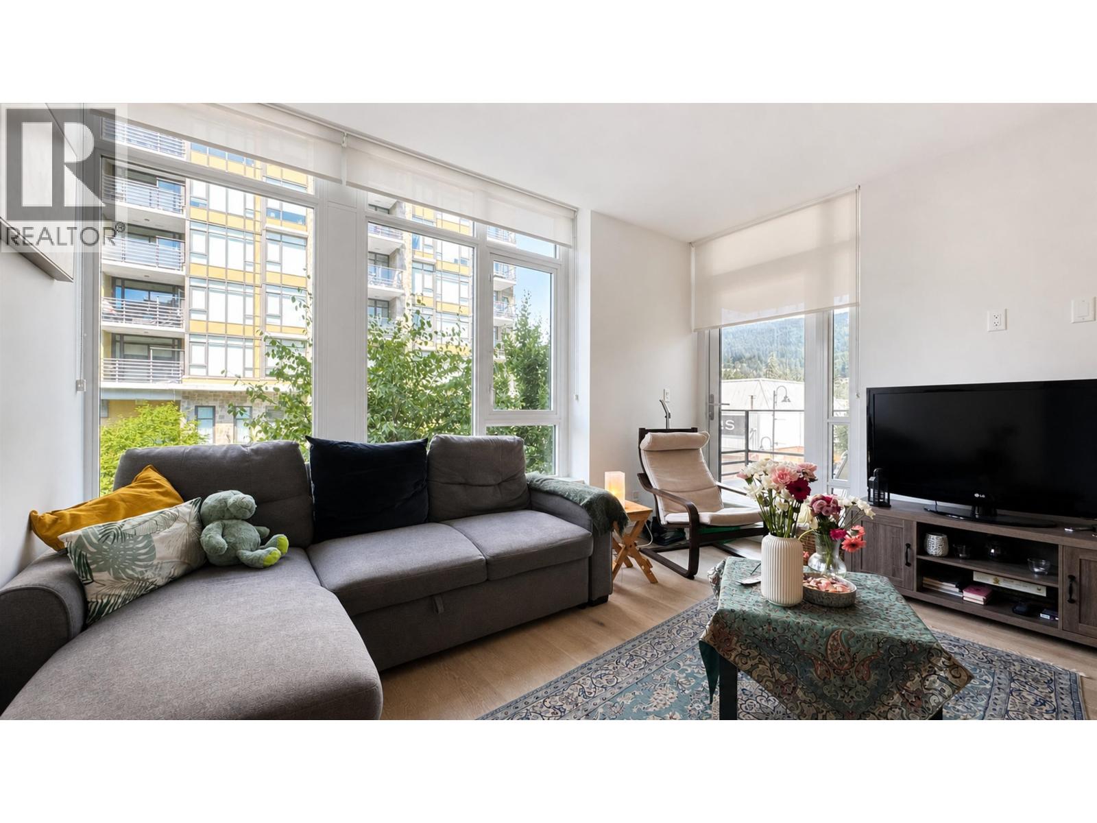 304 2738 Library Lane, North Vancouver, British Columbia  V7J 0B3 - Photo 3 - R3144203