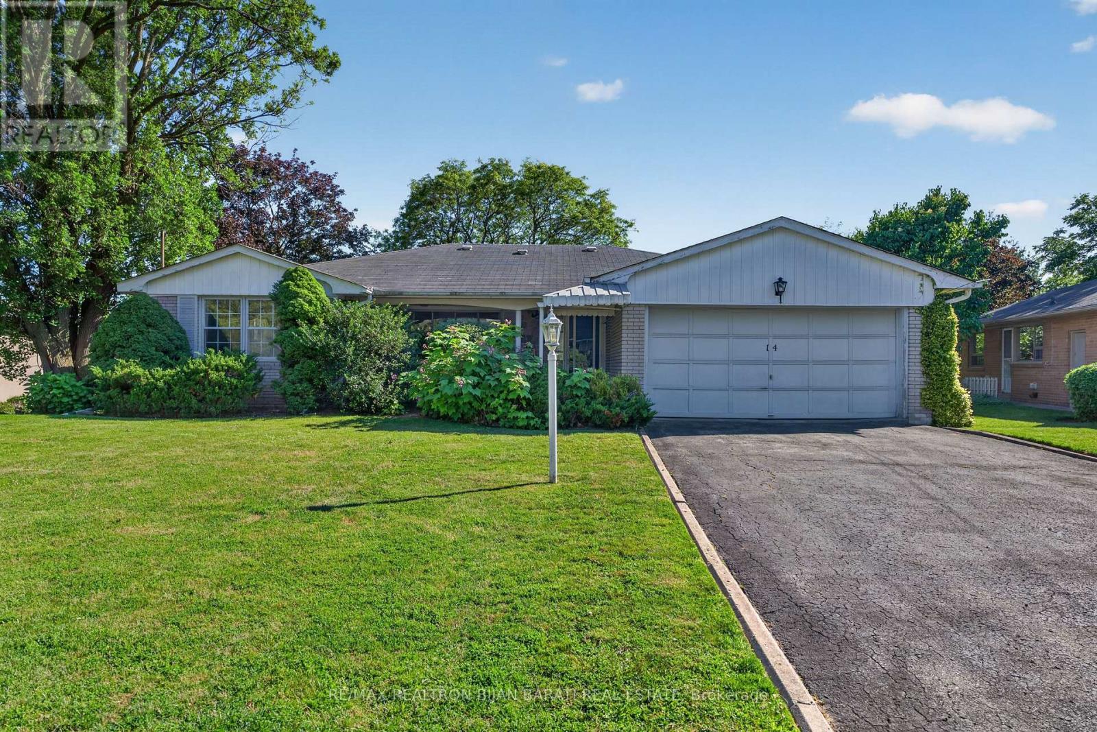 14 Heathview Avenue, Toronto, Ontario  M2K 2C1 - Photo 2 - C13540148