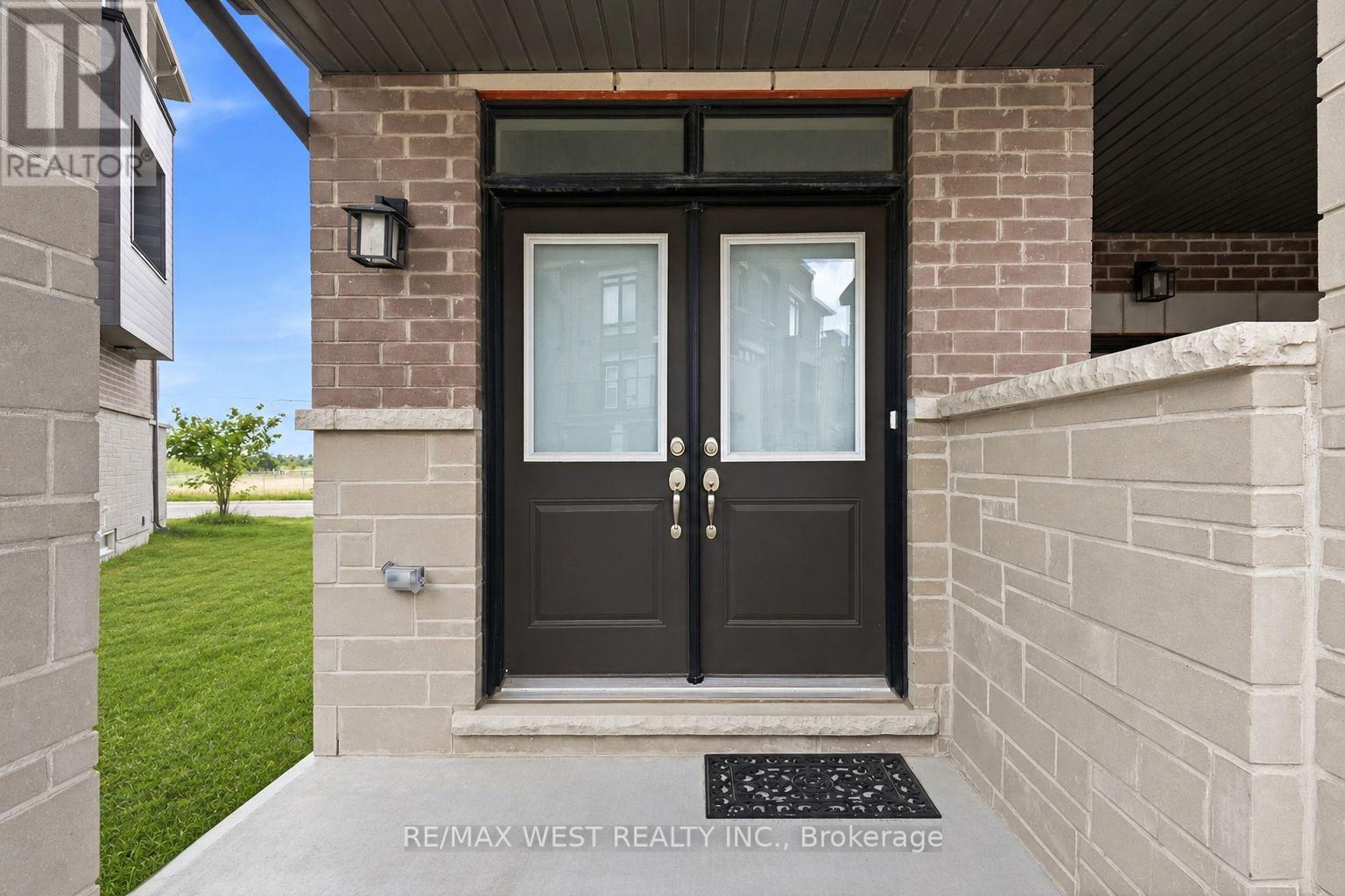55 Holyrood Crescent, Vaughan, Ontario L4H 5G2 - Photo 2 - N13540236