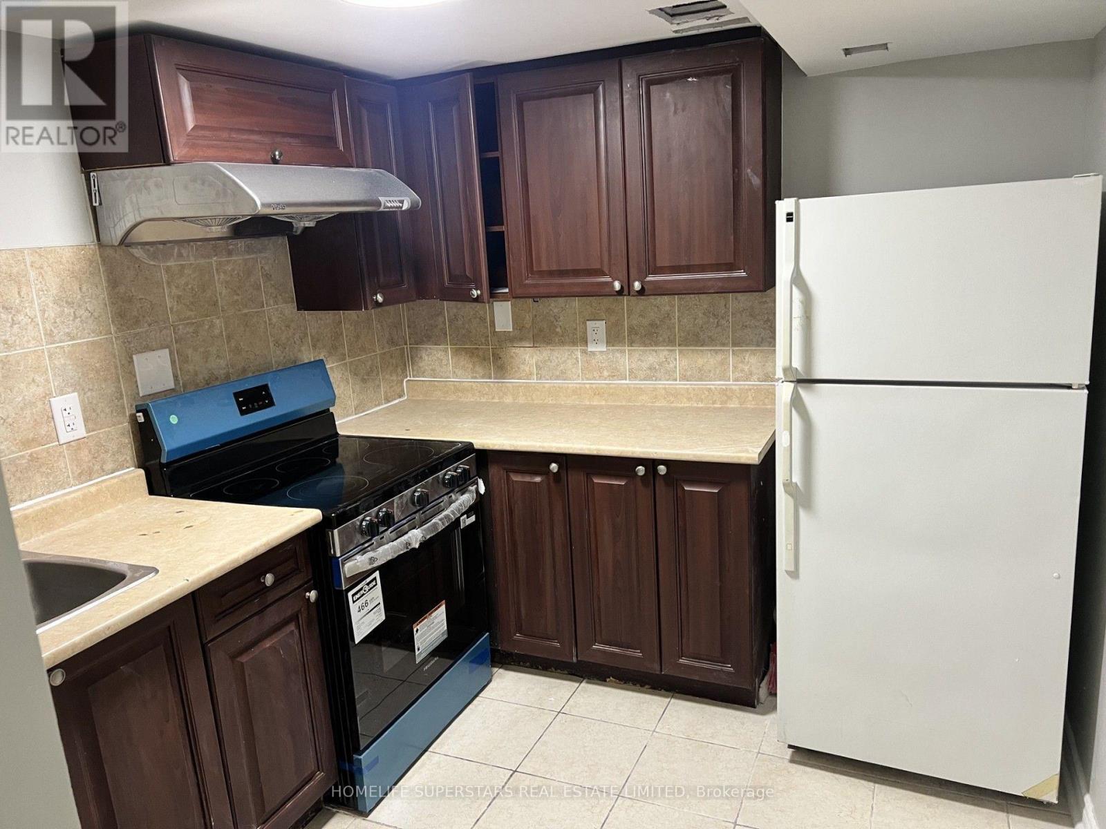 Bsmt - 15 Gold Hill Road W, Brampton, Ontario  L6X 4T6 - Photo 3 - W13434206