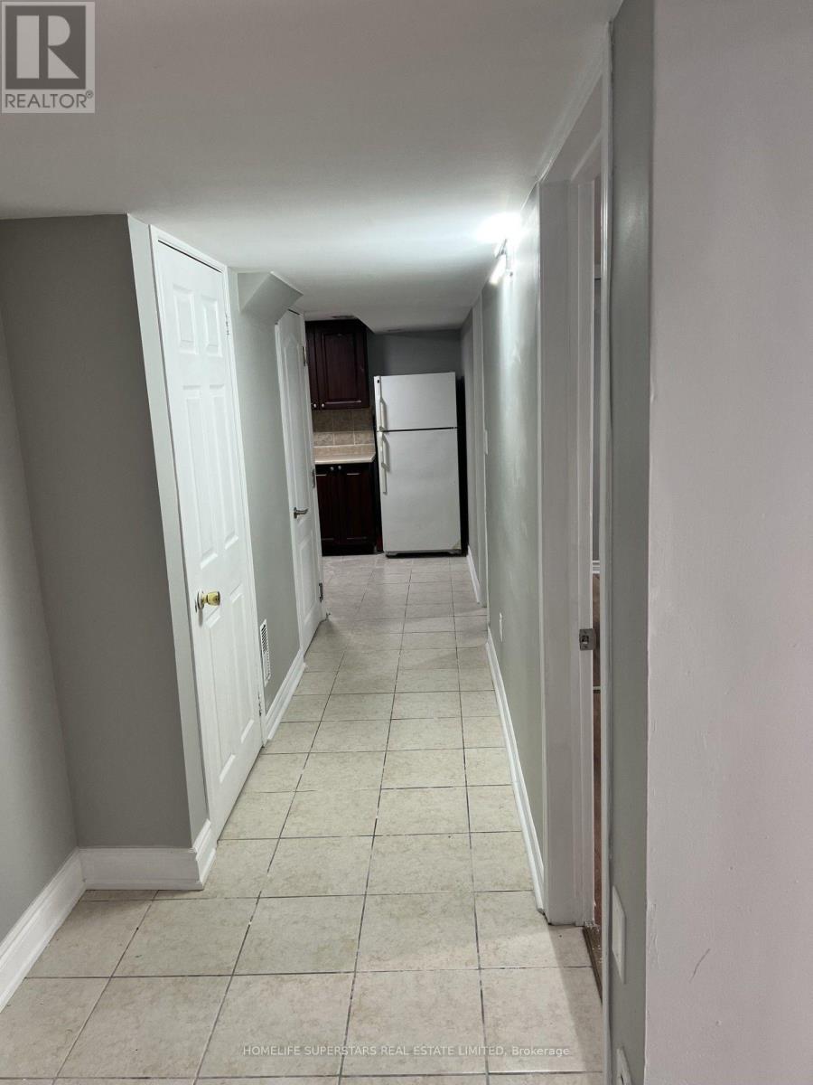 Bsmt - 15 Gold Hill Road W, Brampton, Ontario  L6X 4T6 - Photo 4 - W13434206