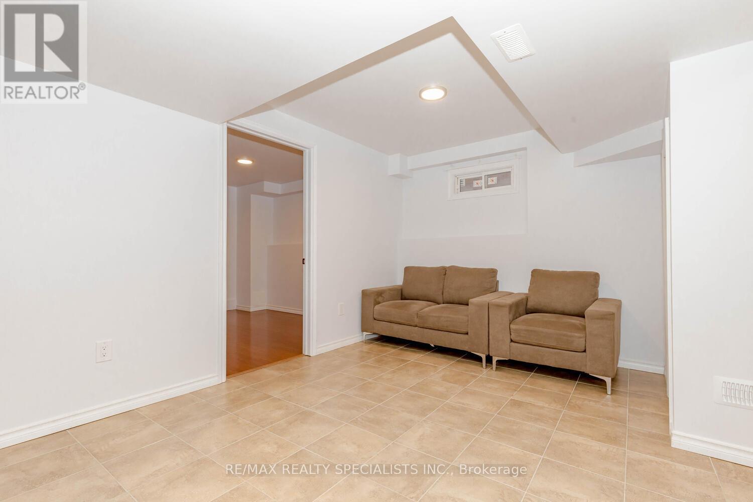 84 Tysonville Circle, Brampton, Ontario L7A 0B5 - Photo 8 - W13539926
