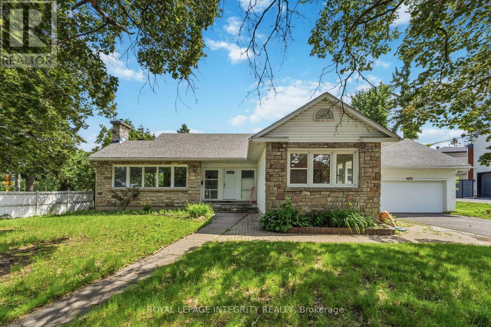 1873 FAIRBANKS AVENUE, Ottawa