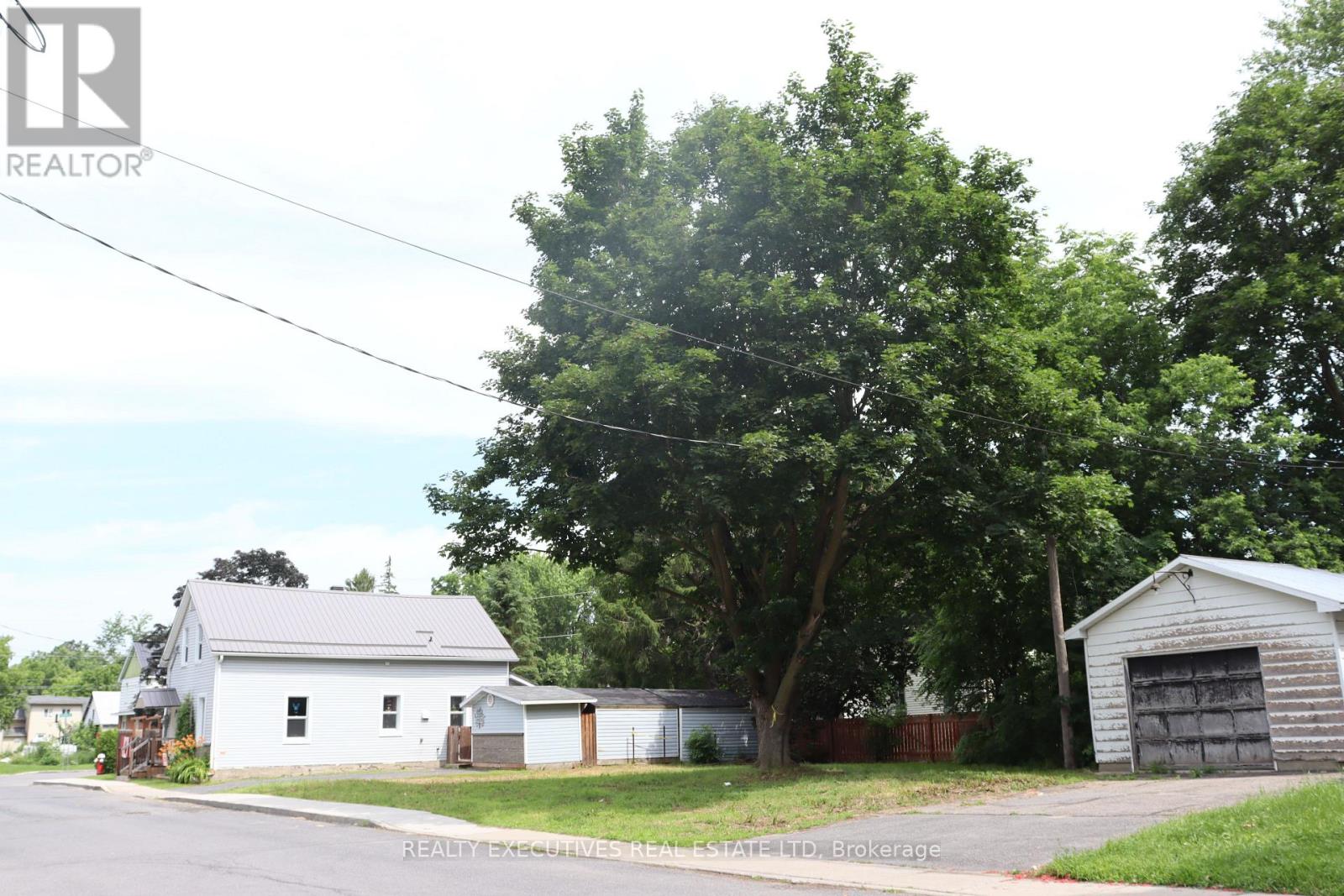 29 College Street, North Dundas, Ontario K0C 1H0 - Photo 3 - X13540304