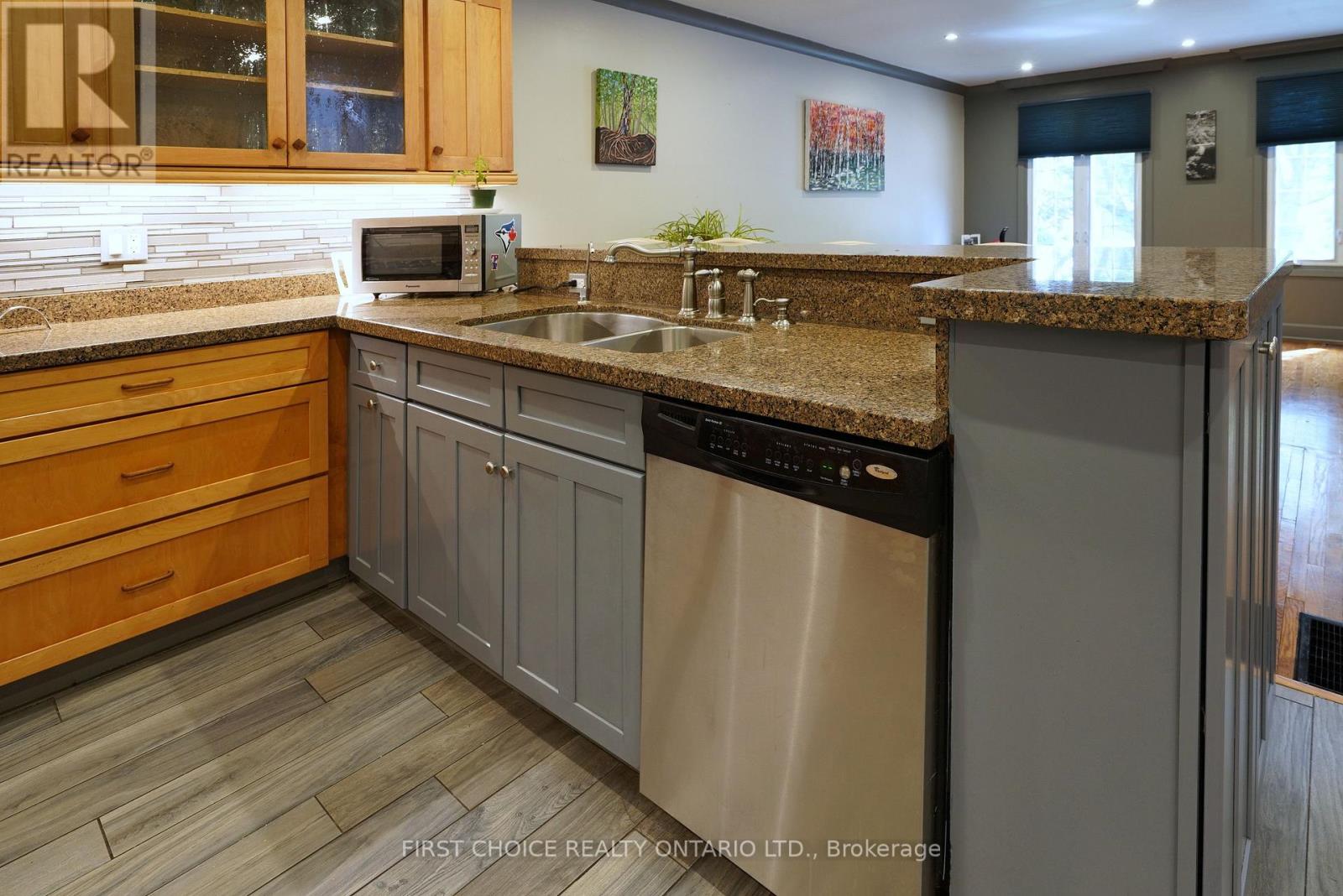 74 The Boulevard Avenue, New Tecumseth, Ontario  L0G 1W0 - Photo 5 - N13482032