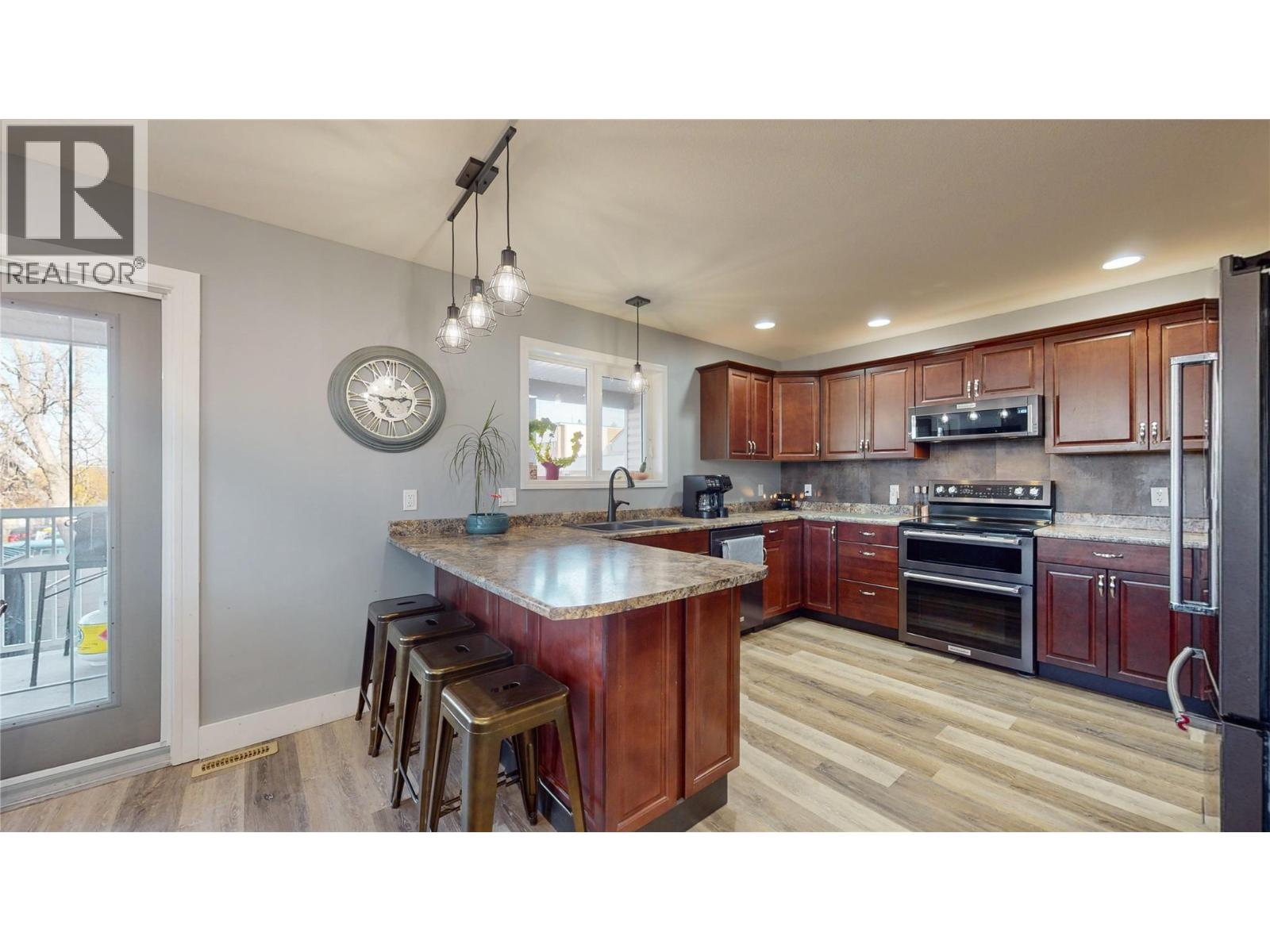 2324 1st Street S, Cranbrook, British Columbia  V1C 4N8 - Photo 4 - 10393955
