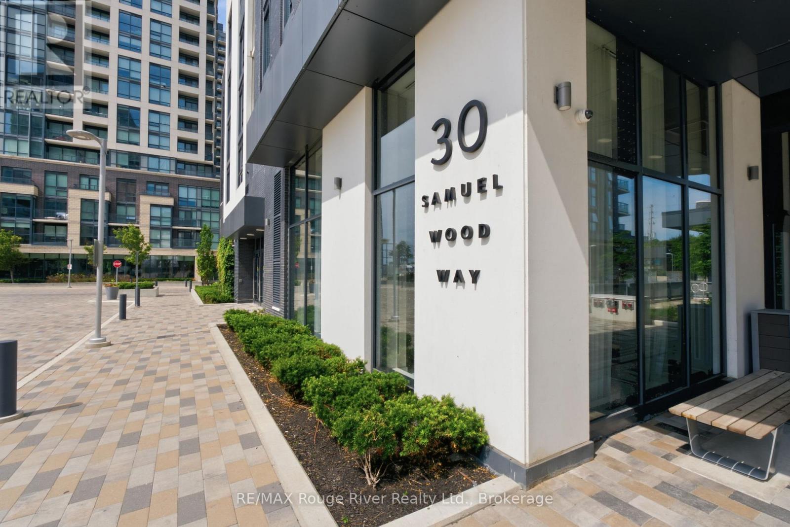 1005 - 30 Samuel Wood Way, Toronto, Ontario  M9B 0C9 - Photo 2 - W13540356