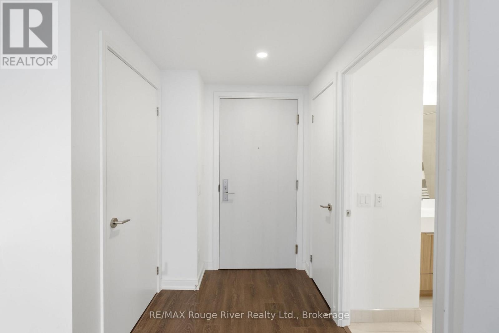 1005 - 30 Samuel Wood Way, Toronto, Ontario  M9B 0C9 - Photo 3 - W13540356