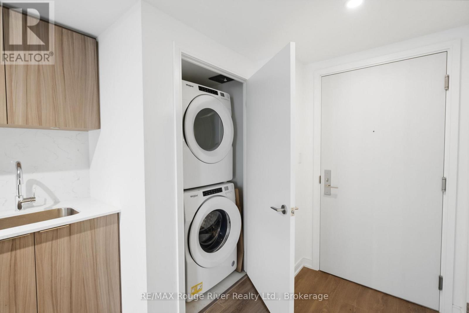 1005 - 30 Samuel Wood Way, Toronto, Ontario  M9B 0C9 - Photo 4 - W13540356