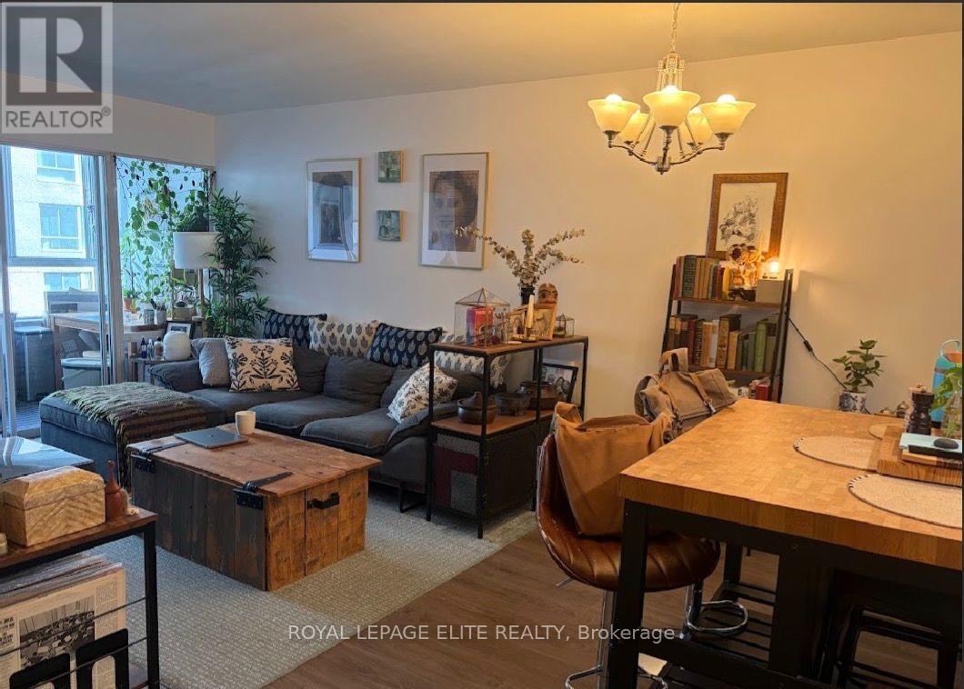 820 - 711 Bay Street, Toronto, Ontario  M5G 2J8 - Photo 2 - C13540312