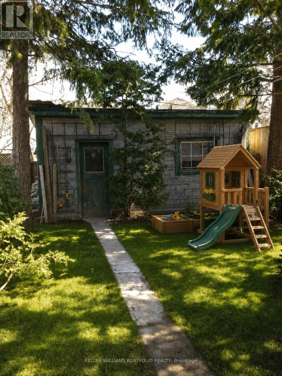 71 Chisholm Avenue, Toronto, Ontario  M4C 4V1 - Photo 12 - E13540218