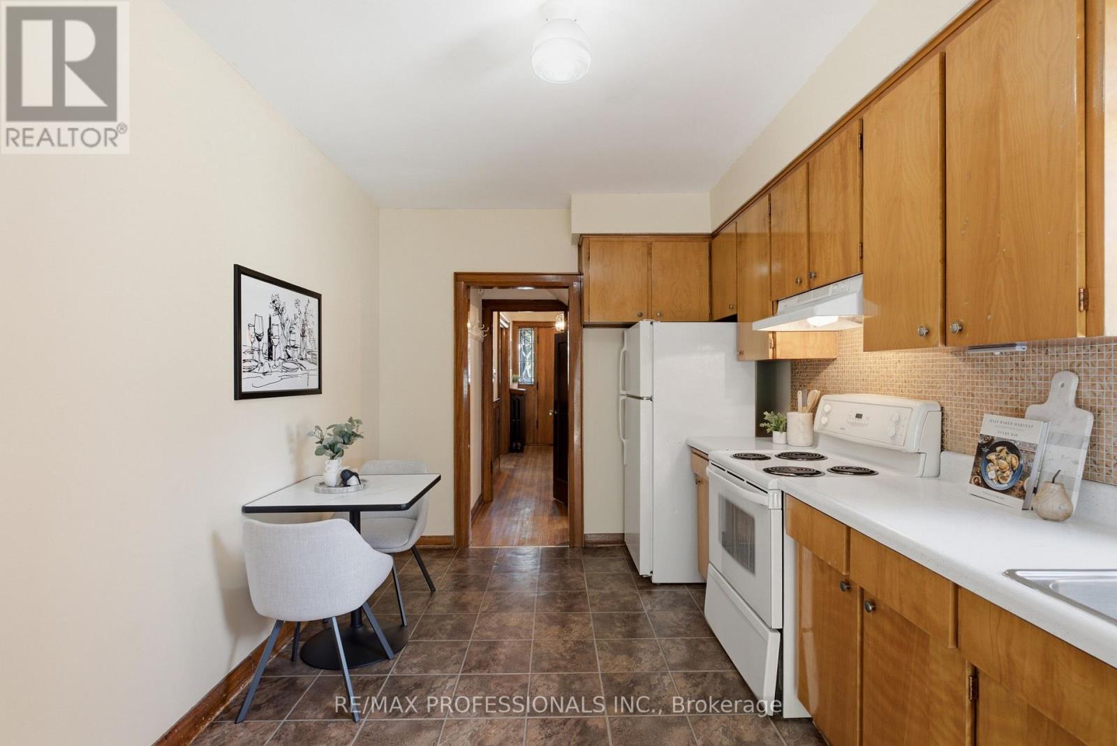 45 Glendonwynne Road, Toronto, Ontario  M6P 3E5 - Photo 16 - W13540276