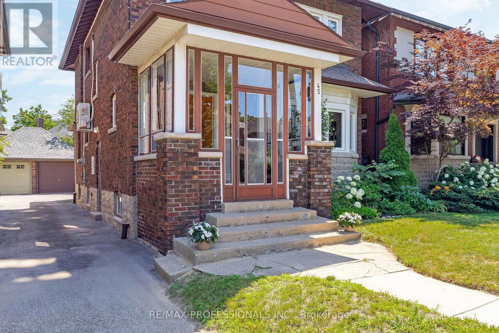 45 Glendonwynne Road, Toronto, Ontario  M6P 3E5 - Photo 3 - W13540276