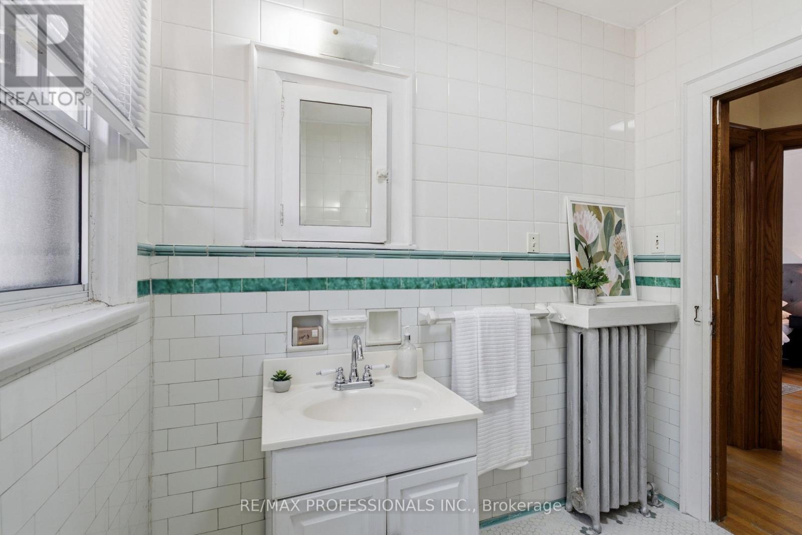 45 Glendonwynne Road, Toronto, Ontario  M6P 3E5 - Photo 34 - W13540276