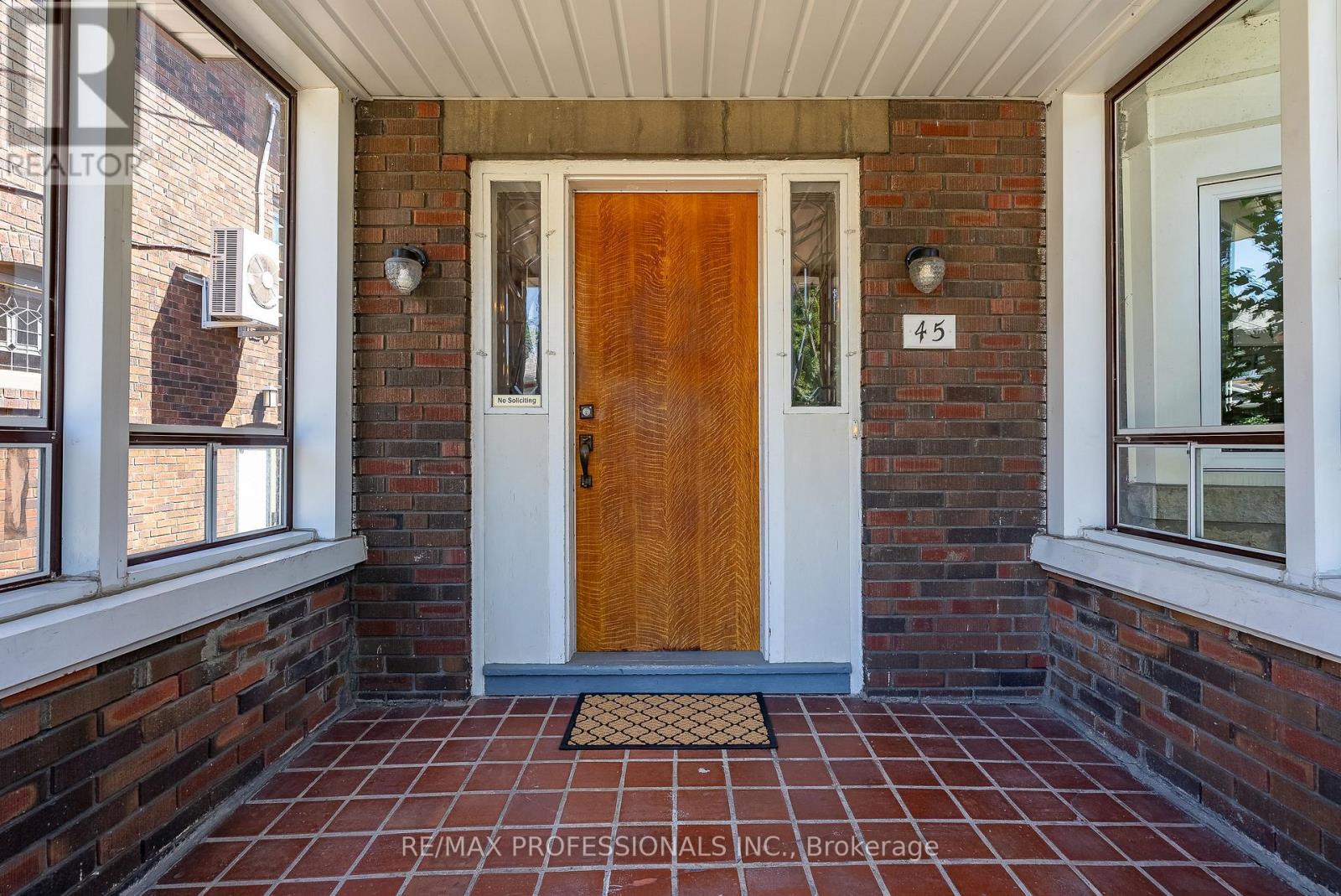 45 Glendonwynne Road, Toronto, Ontario  M6P 3E5 - Photo 4 - W13540276