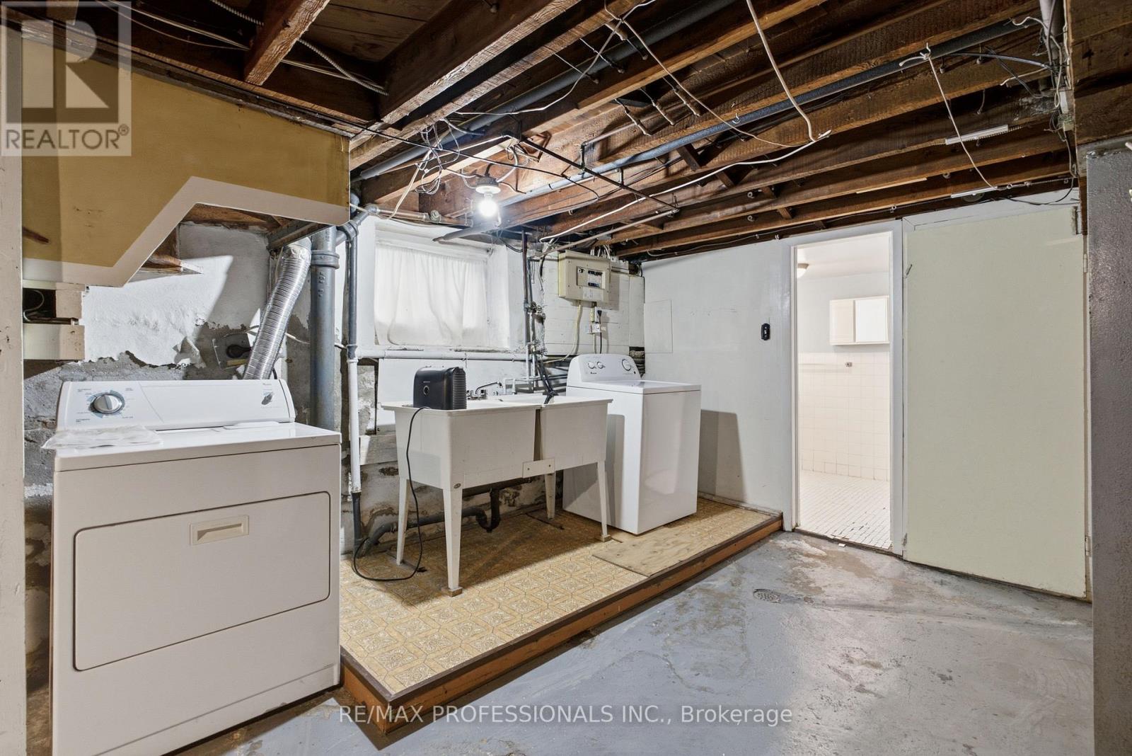 45 Glendonwynne Road, Toronto, Ontario  M6P 3E5 - Photo 40 - W13540276