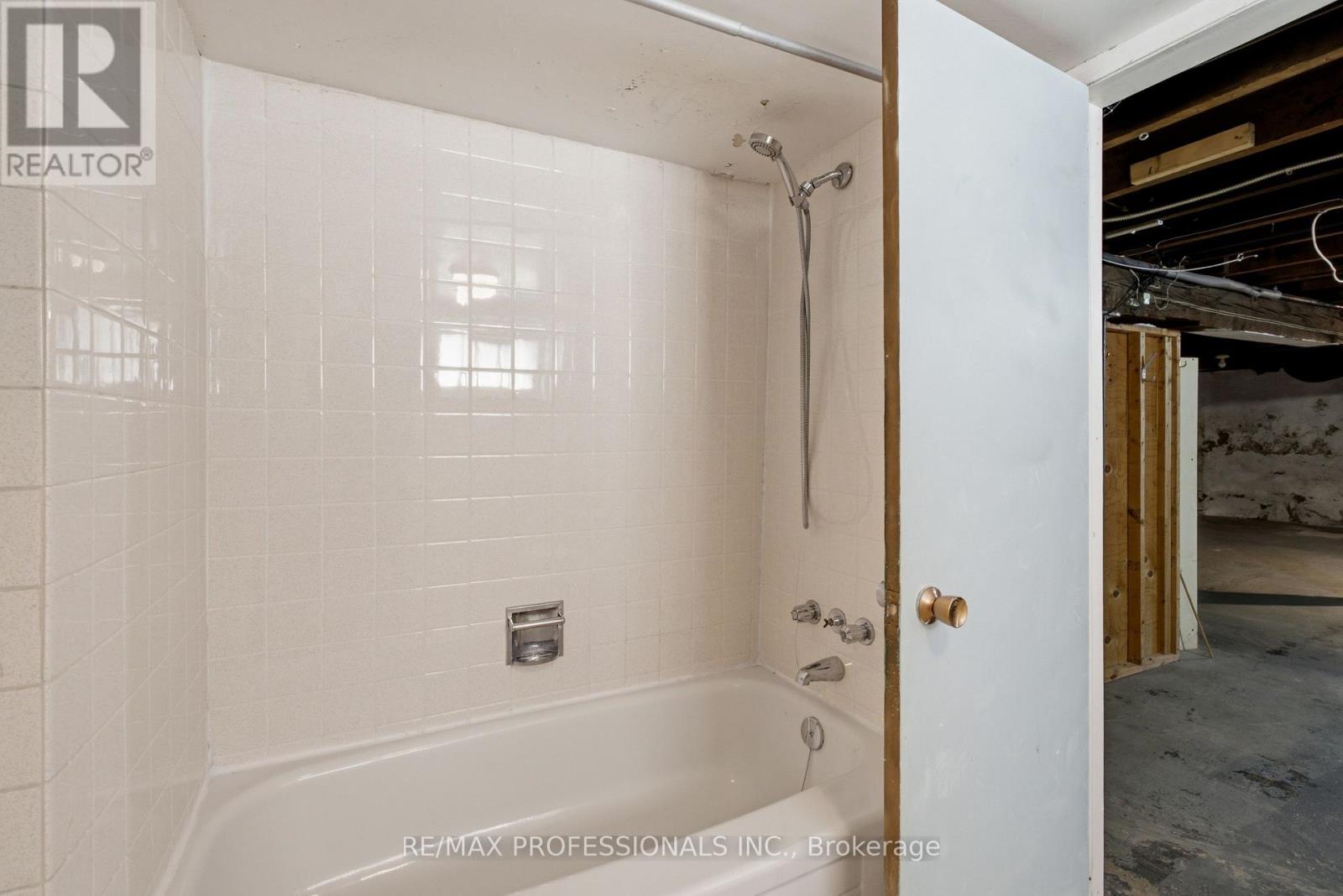 45 Glendonwynne Road, Toronto, Ontario  M6P 3E5 - Photo 42 - W13540276