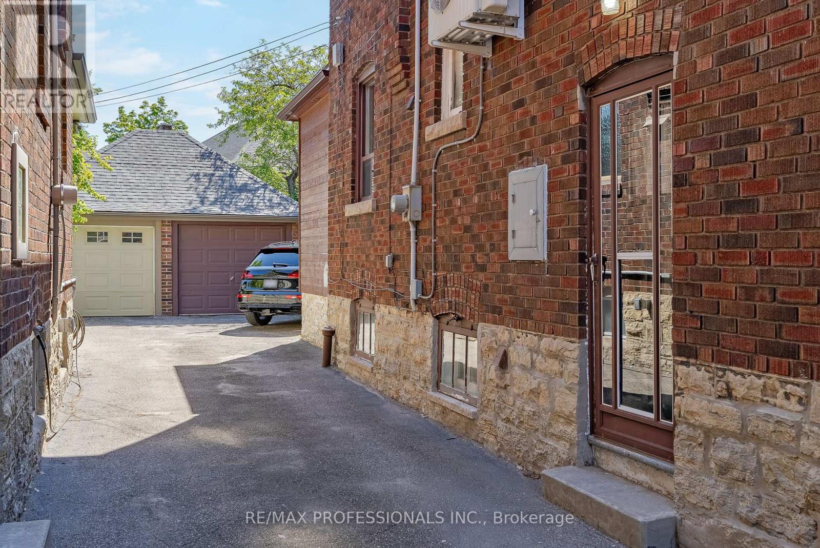 45 Glendonwynne Road, Toronto, Ontario  M6P 3E5 - Photo 43 - W13540276